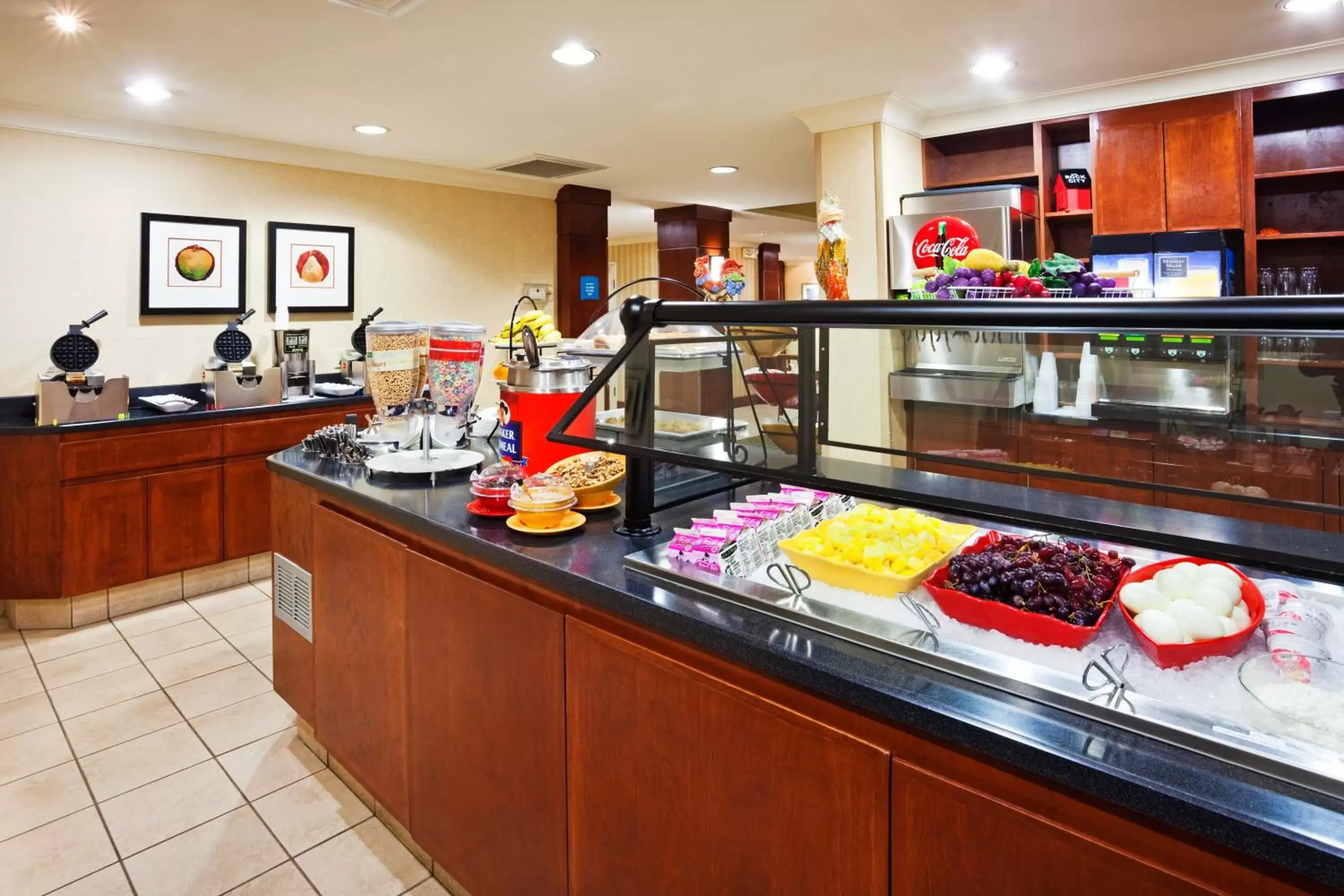 Breakfast, Restaurant/Places to Eat in Staybridge Suites Chattanooga Downtown - Convention Center, an IHG Hotel