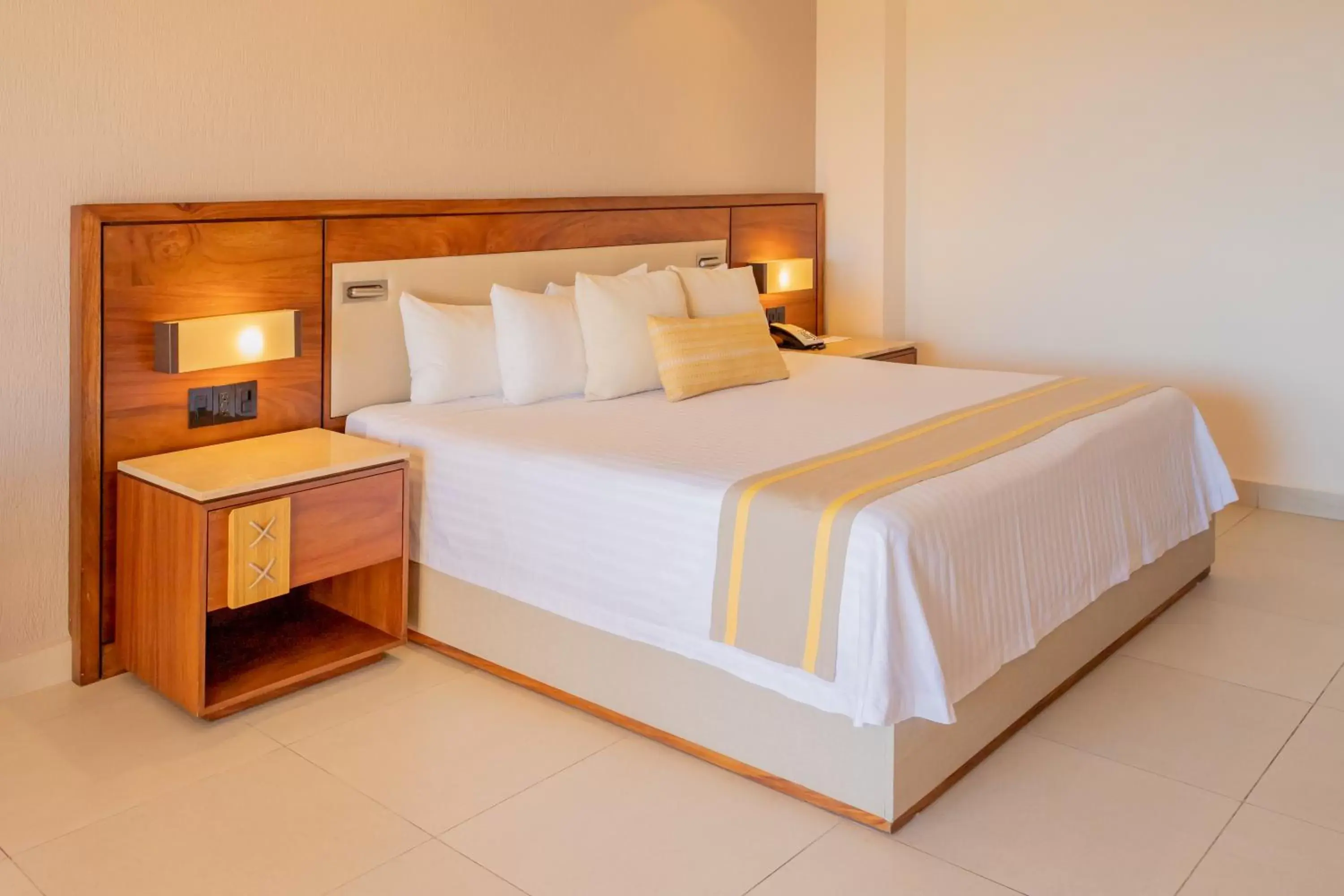 Bed in Royal Solaris Los Cabos-All Inclusive