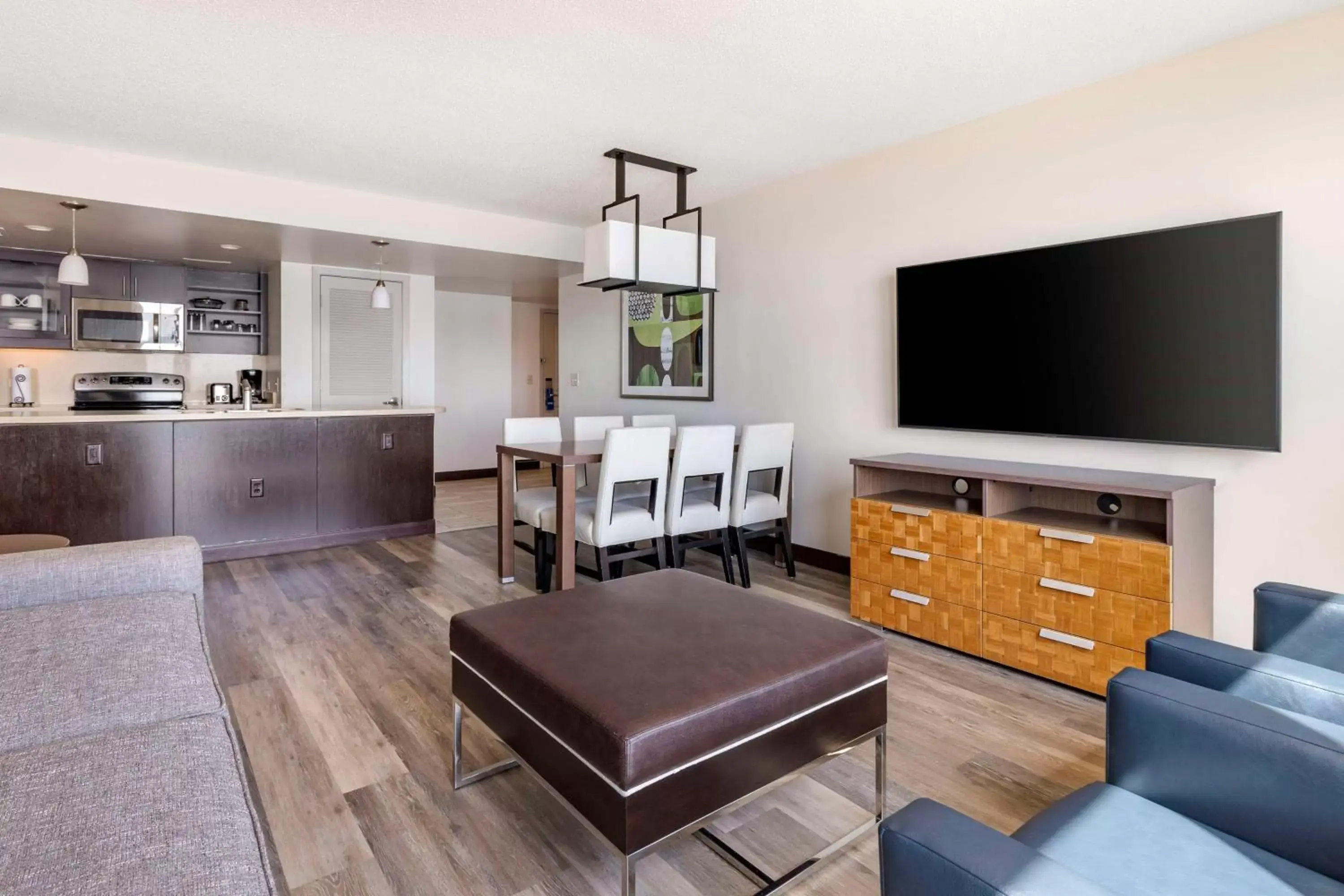 Living room, Seating Area in Hilton Vacation Club Oceanaire Virginia Beach