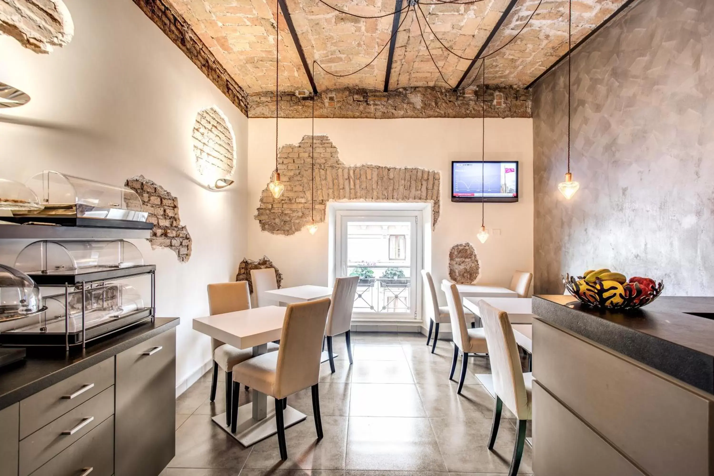 Restaurant/Places to Eat in Roma Boutique Hotel