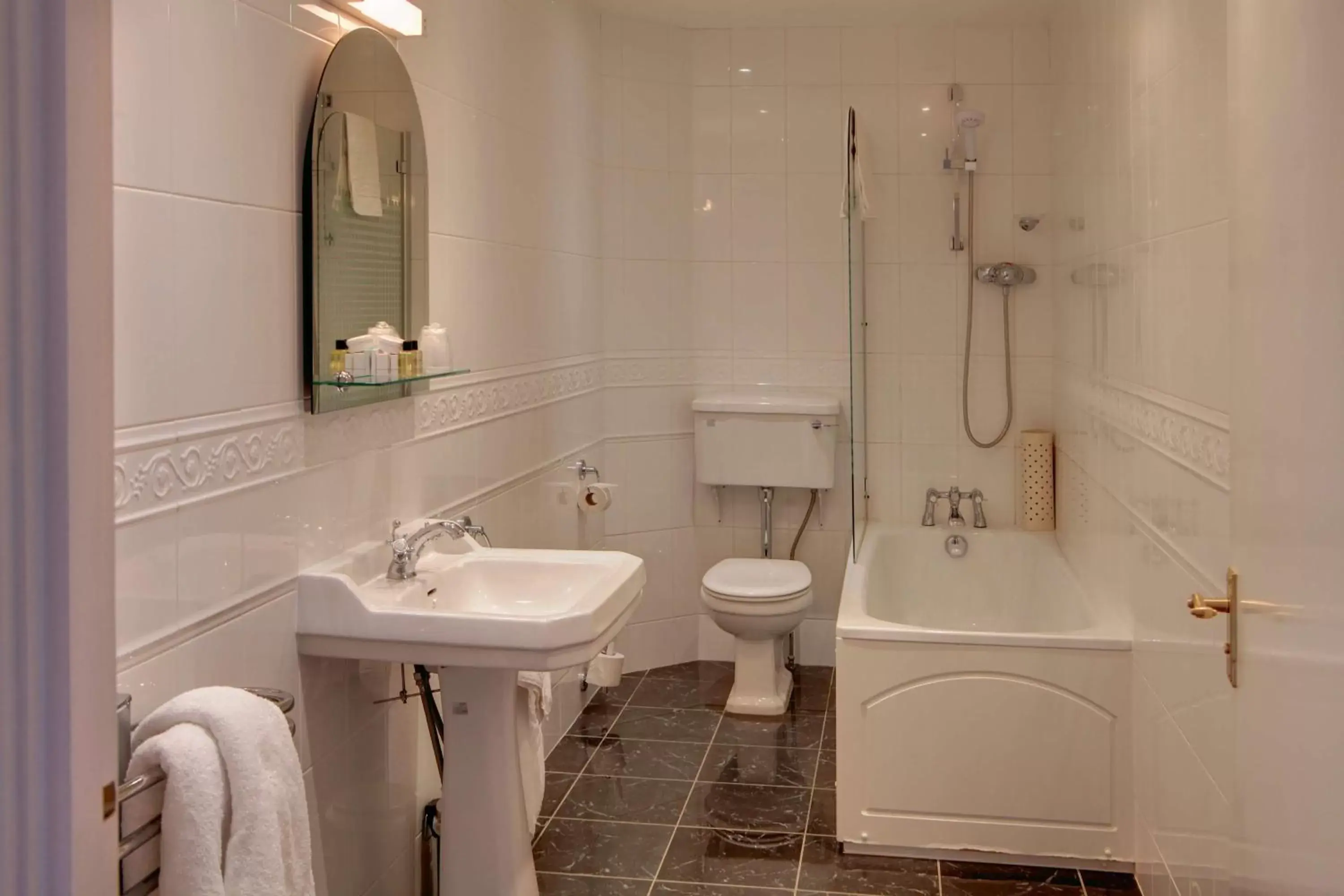 Bathroom in Bestwood Lodge Hotel