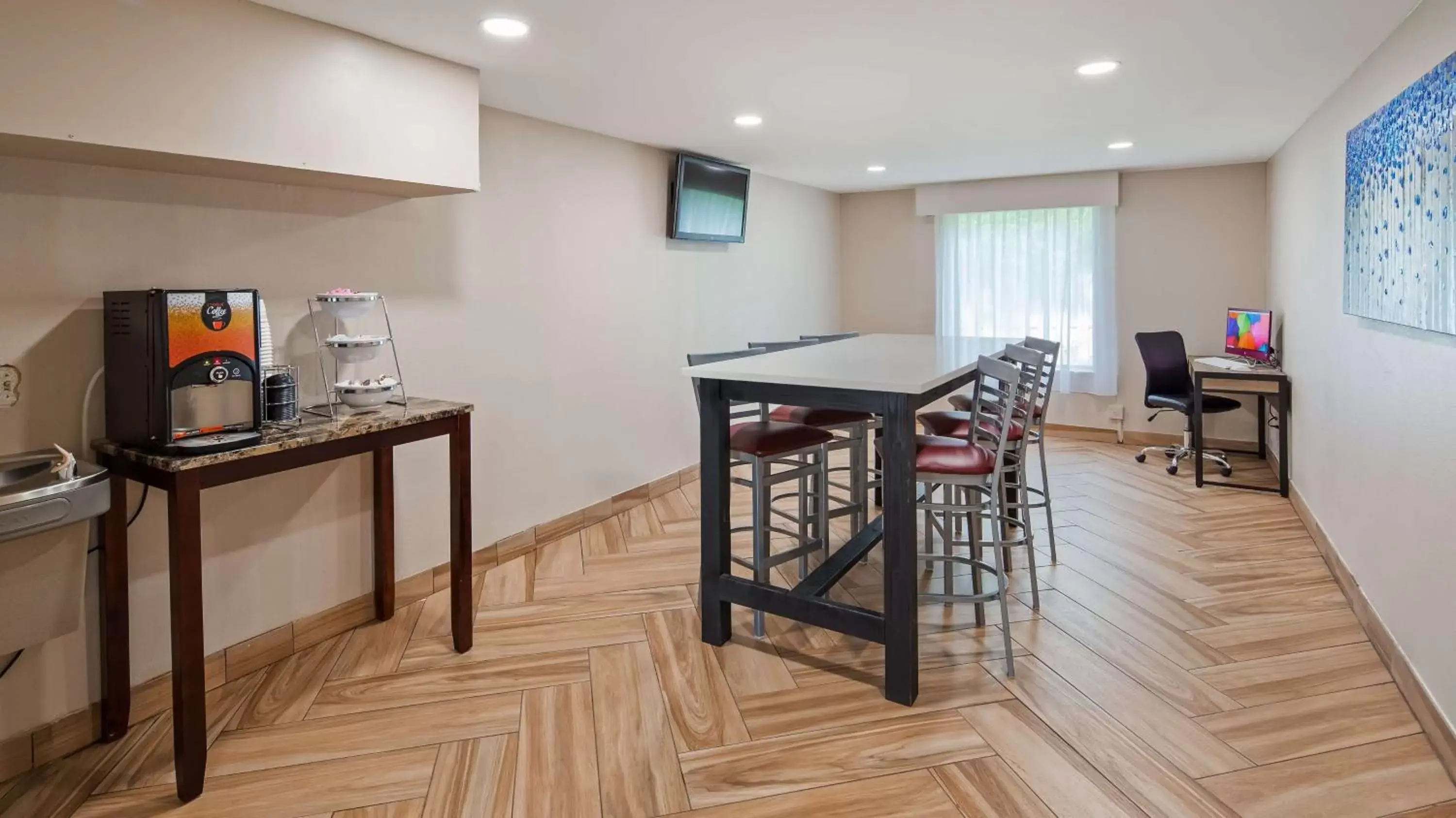 On site, Kitchen/Kitchenette in SureStay Hotel by Best Western Florence