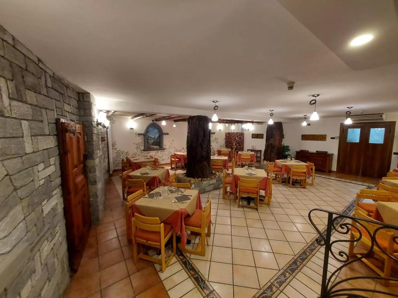 Restaurant/places to eat in HG Hotel Italia