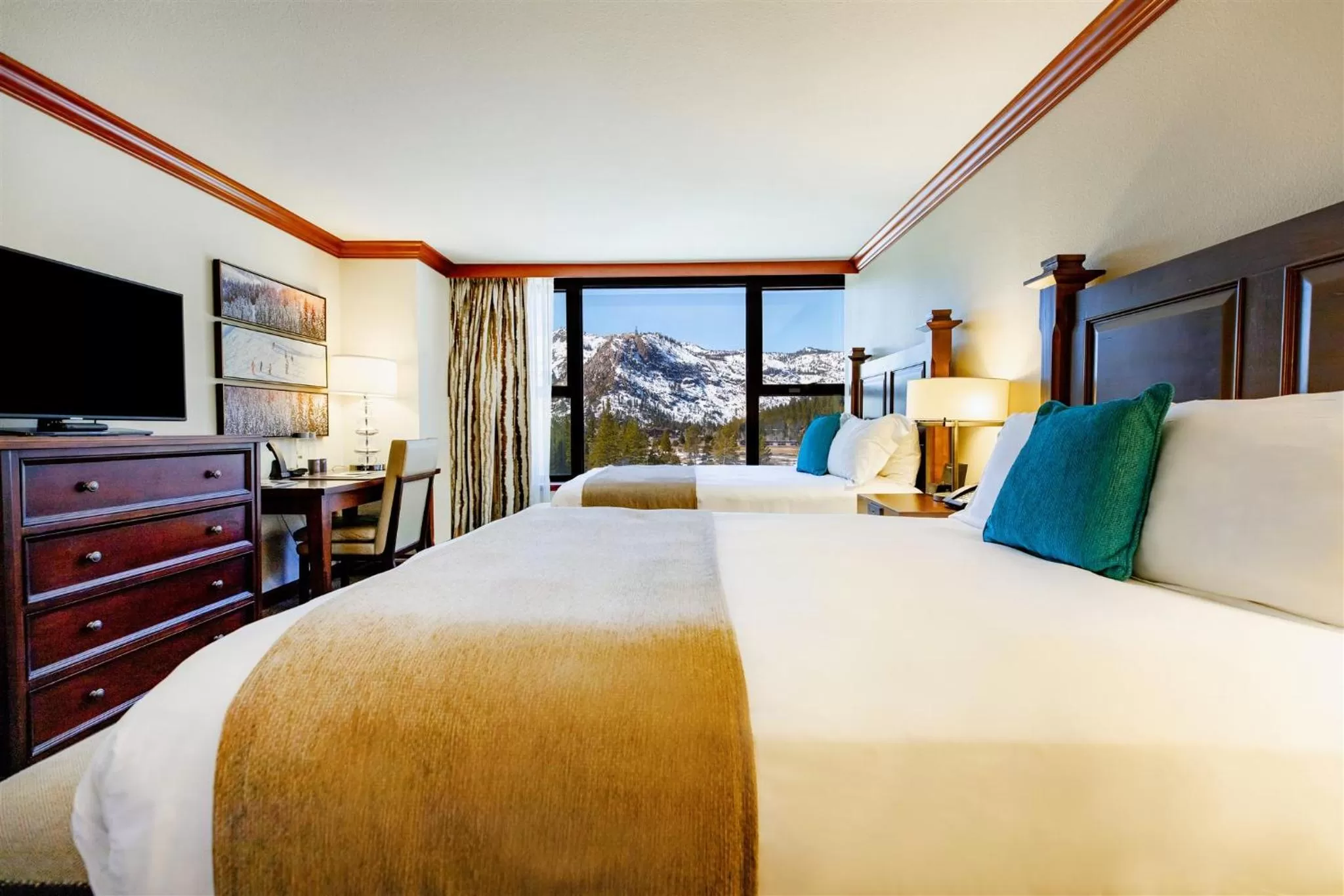 Bed in Everline Resort and Spa, Lake Tahoe