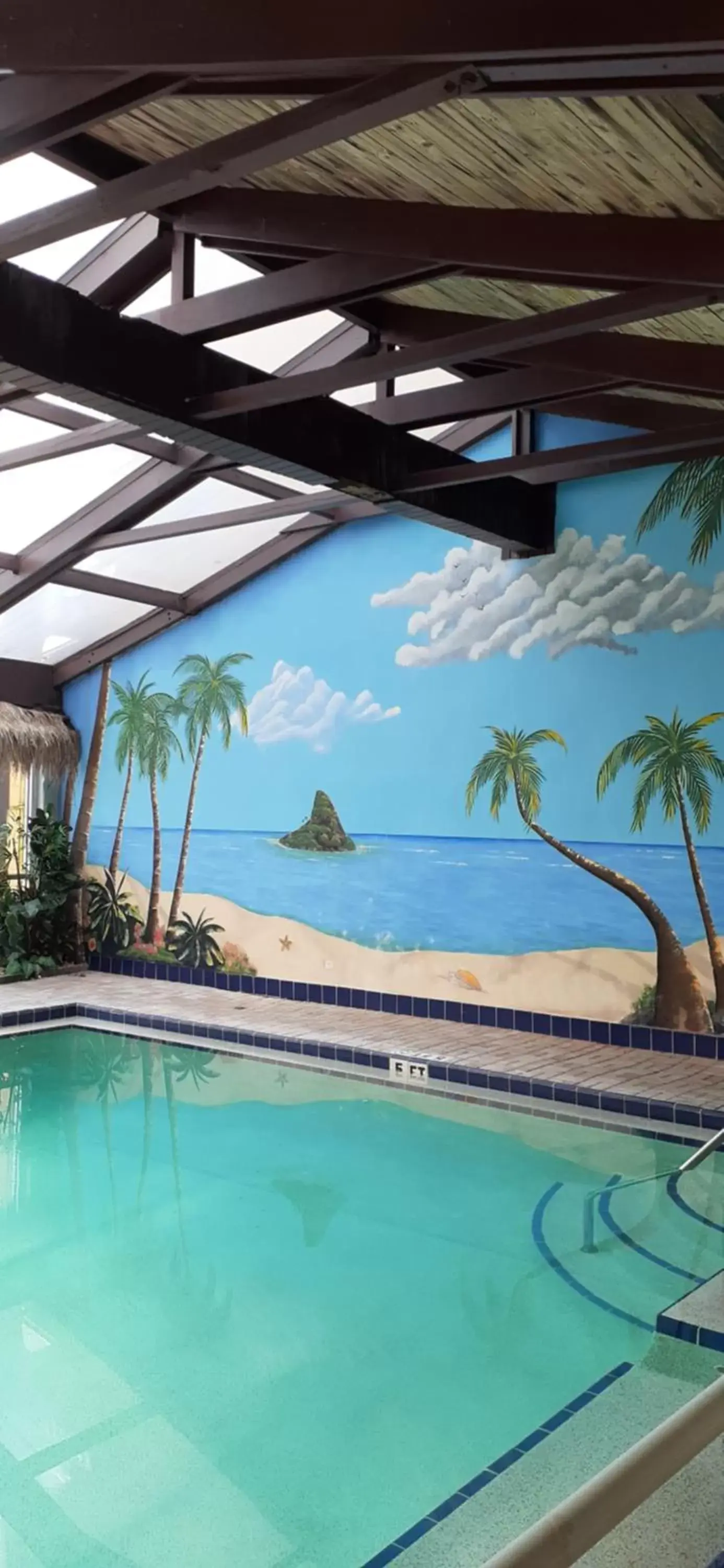Swimming Pool in Daytona Beach Hawaiian Inn