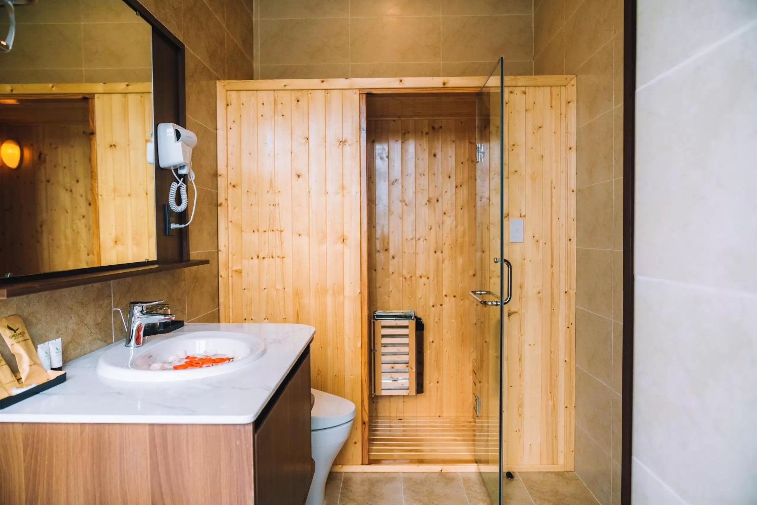 Shower in GREENECO DA LAT HOTEL - Khách sạn Green Eco Đà Lạt