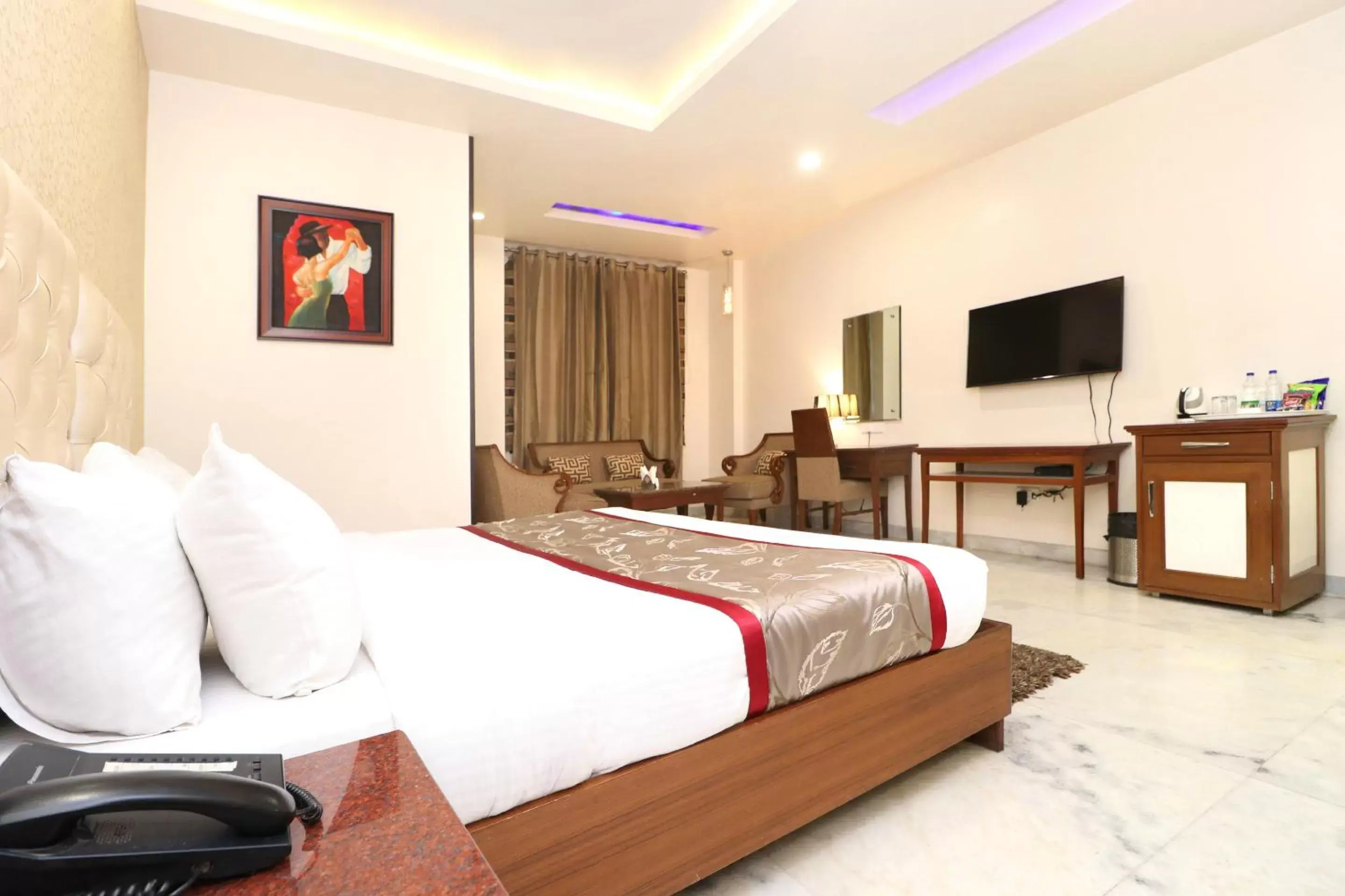 TV and multimedia, Bed in Hotel Leela Grande