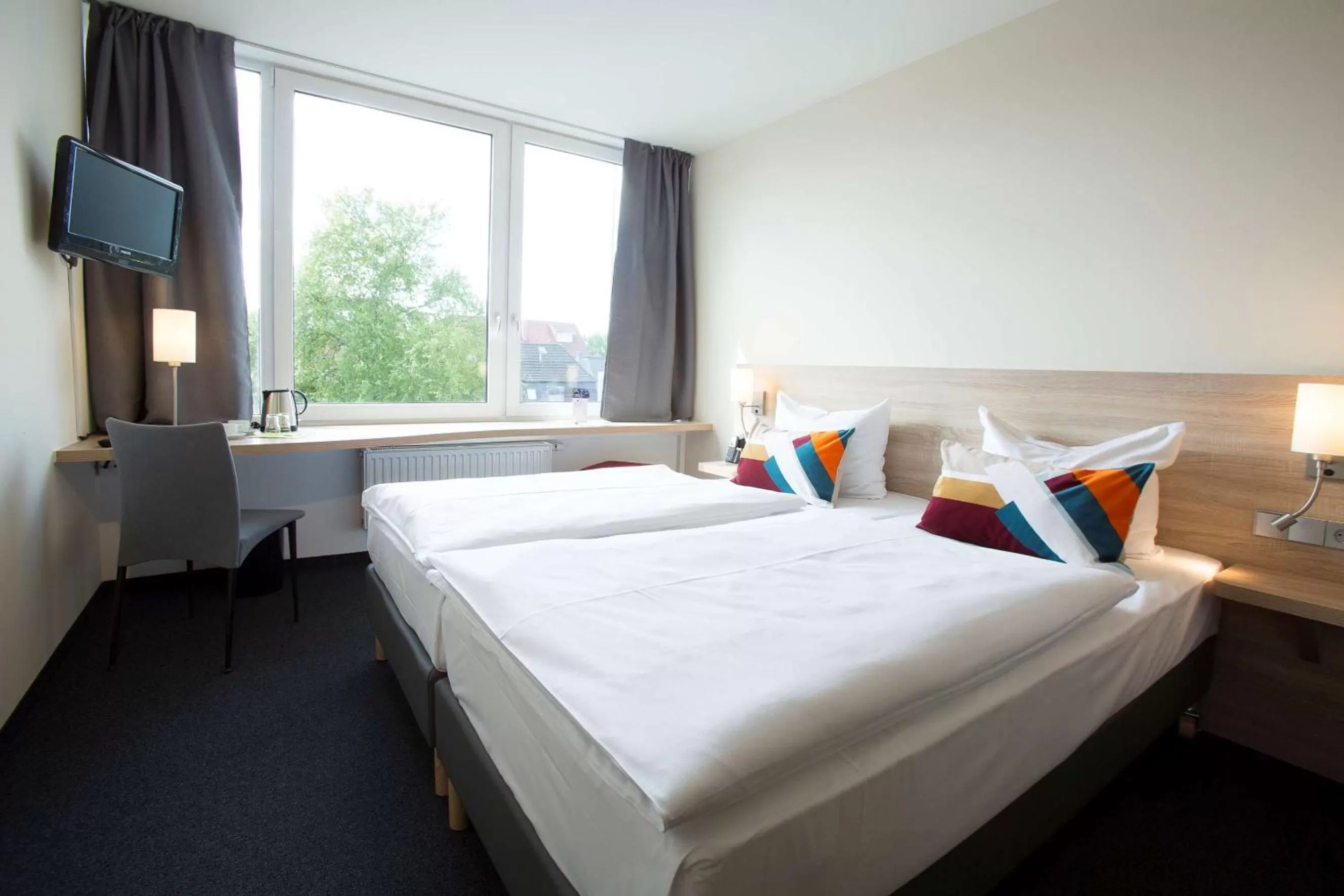 Photo of the whole room, Bed in Atlantic Hotel am Floetenkiel