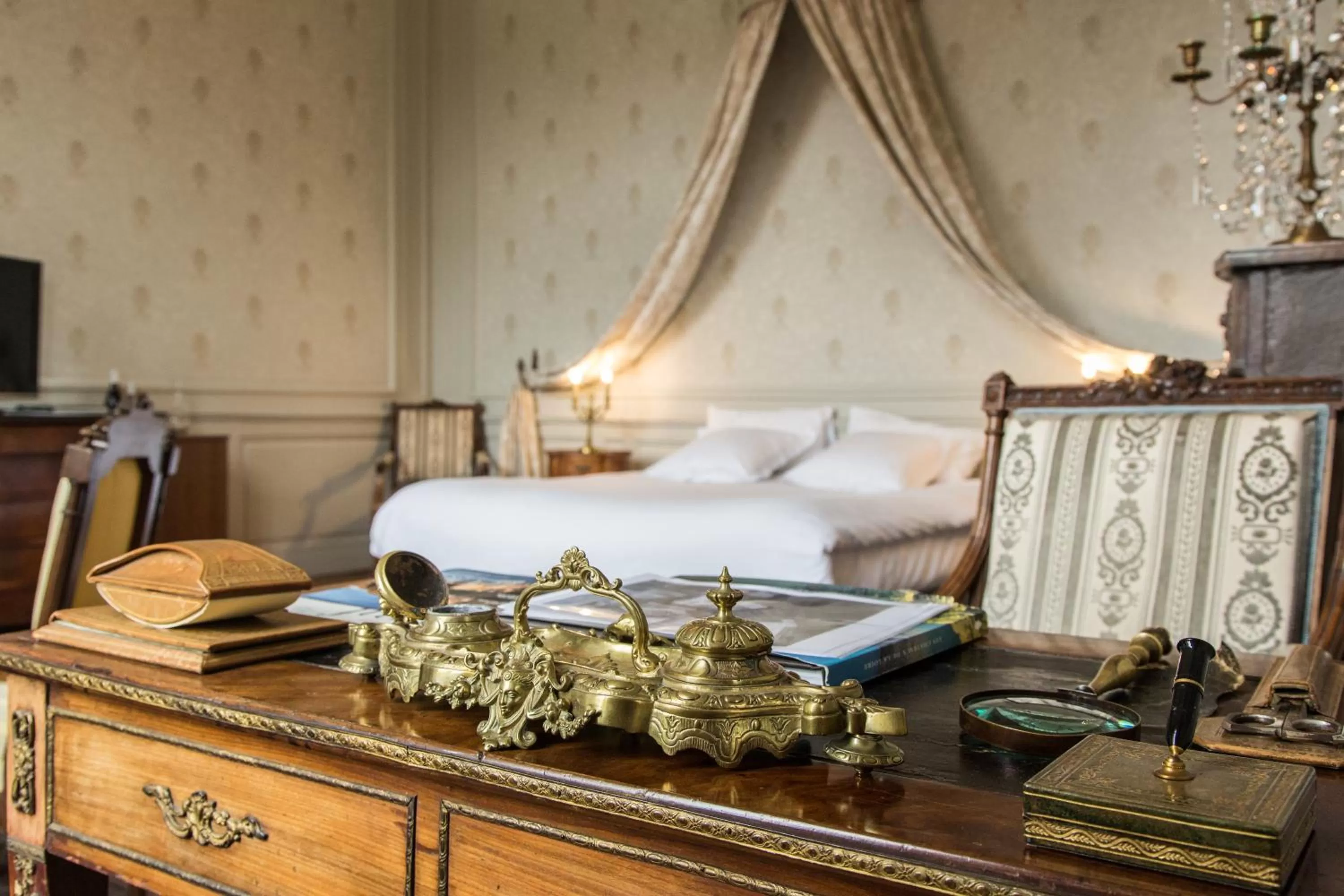 Decorative detail, Bed in L'Hotel de Panette, Un exceptionnel château en coeur de ville