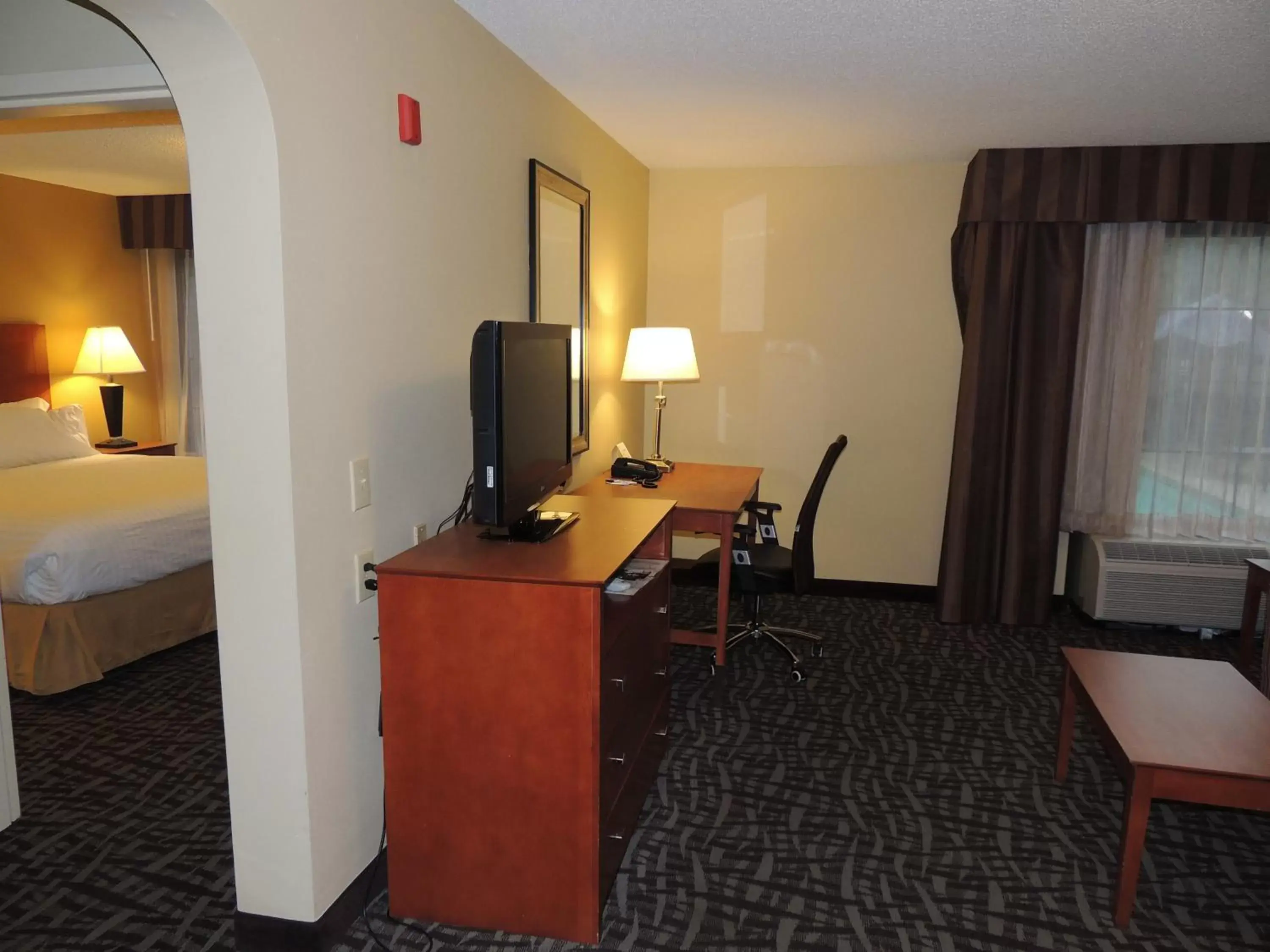 Bedroom, TV/Entertainment Center in Holiday Inn Express Trussville, an IHG Hotel