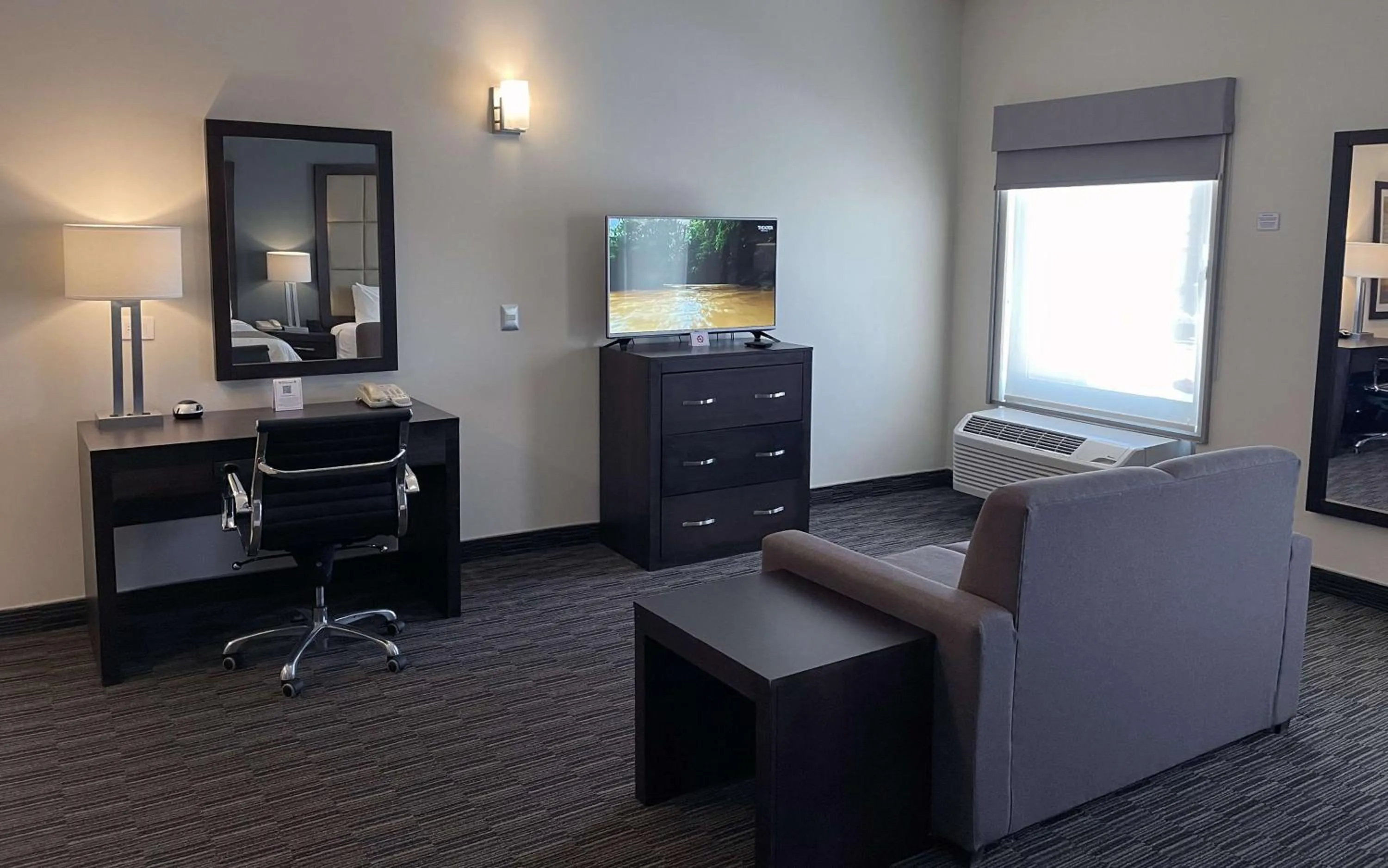 Photo of the whole room in Best Western Plus Chihuahua Juventud