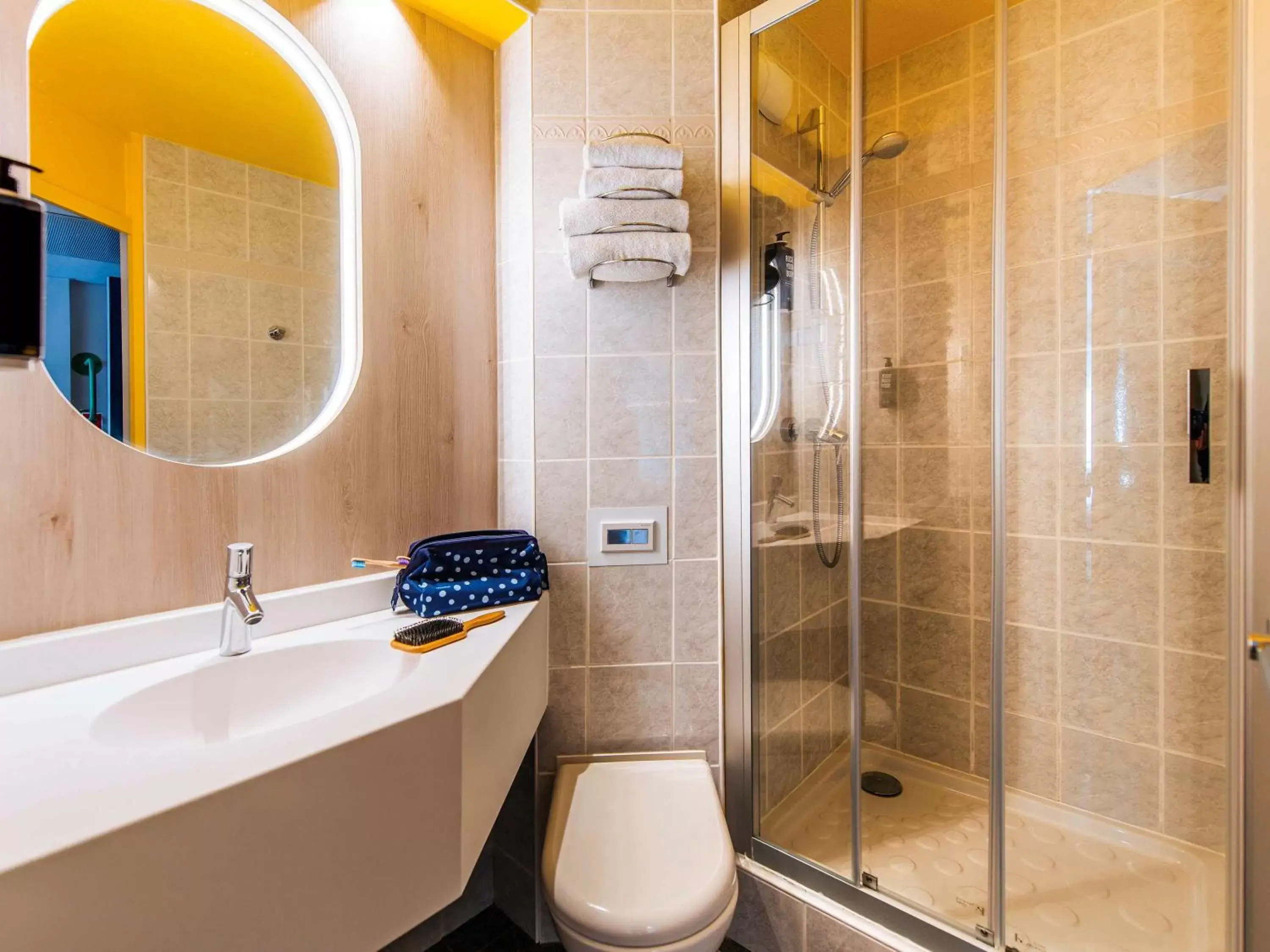 Photo of the whole room, Bathroom in ibis Styles Antibes