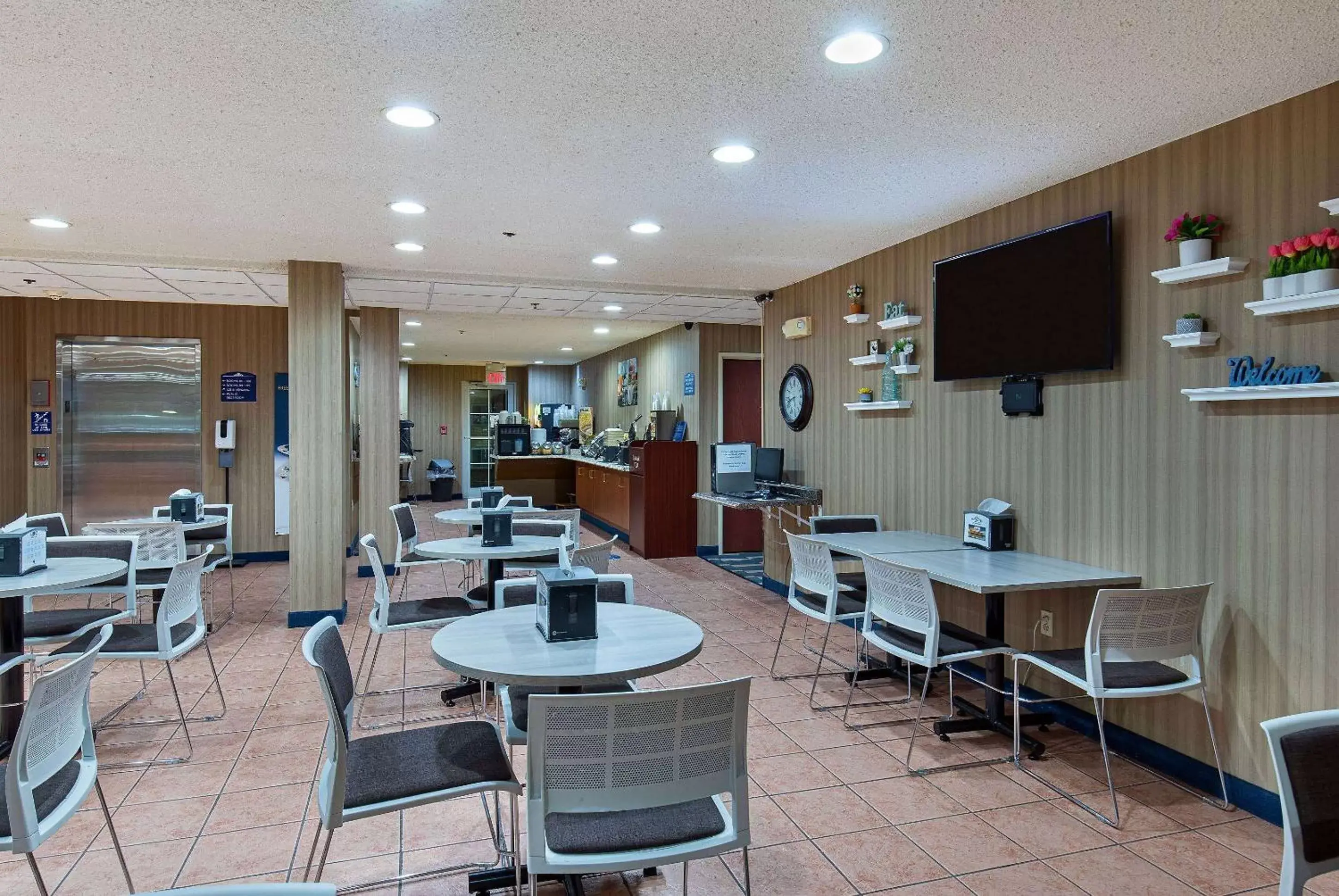 Lobby or reception, Restaurant/Places to Eat in Microtel Inn & Suites by Wyndham Dry Ridge