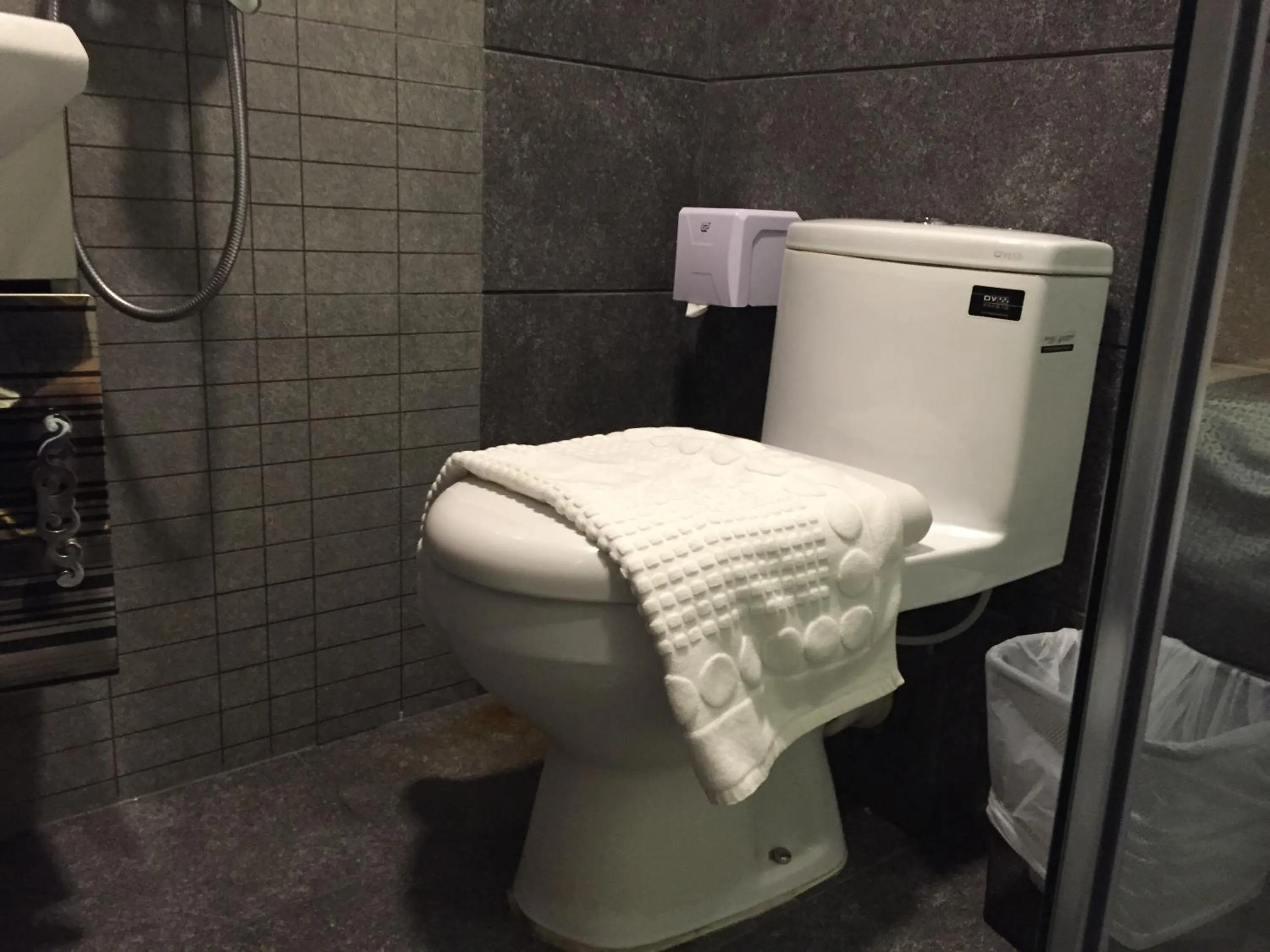 Toilet in Seasons Hotel - Causeway Bay