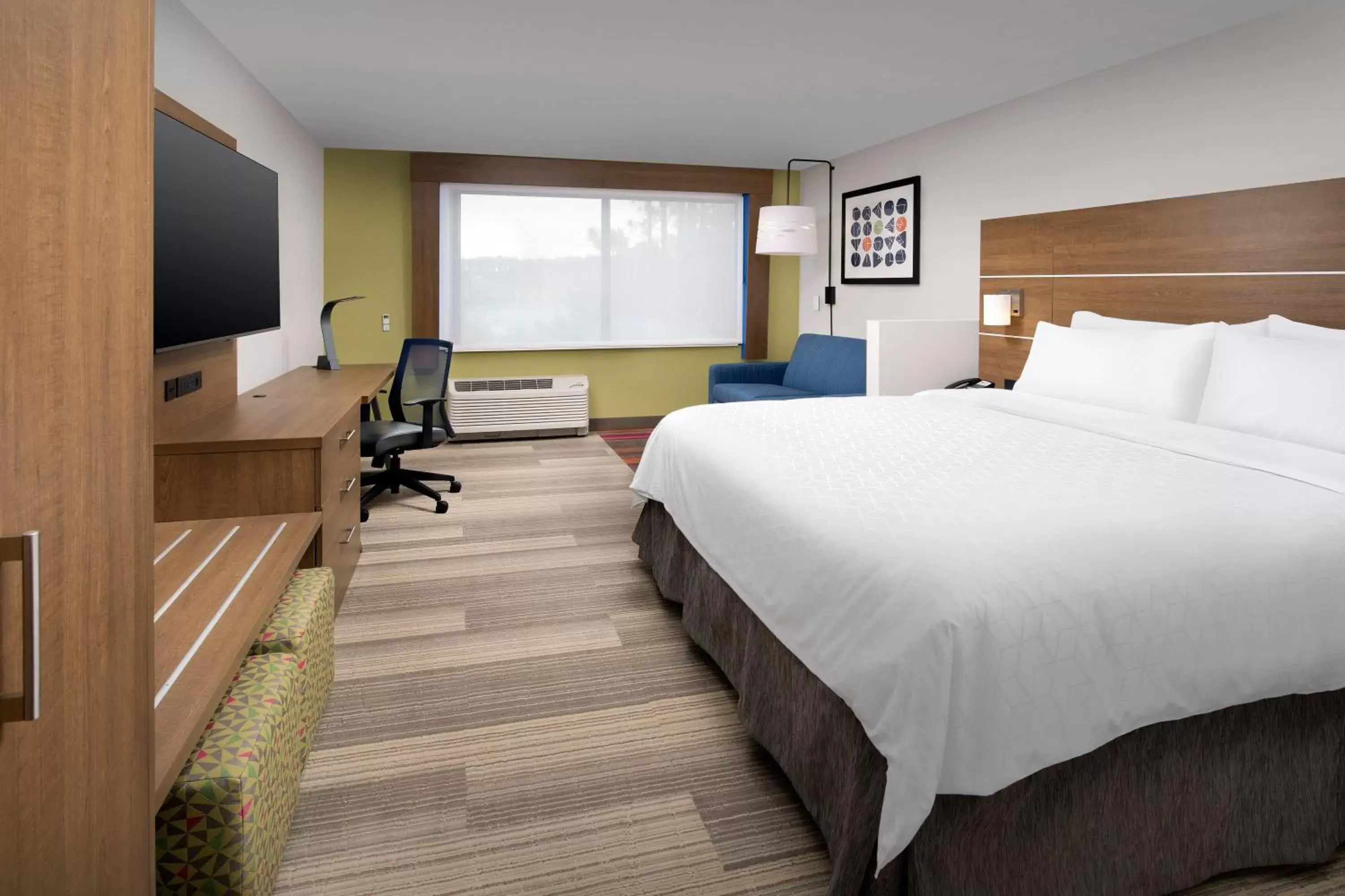 Photo of the whole room, Bed in Holiday Inn Express & Suites - North Brunswick, an IHG Hotel