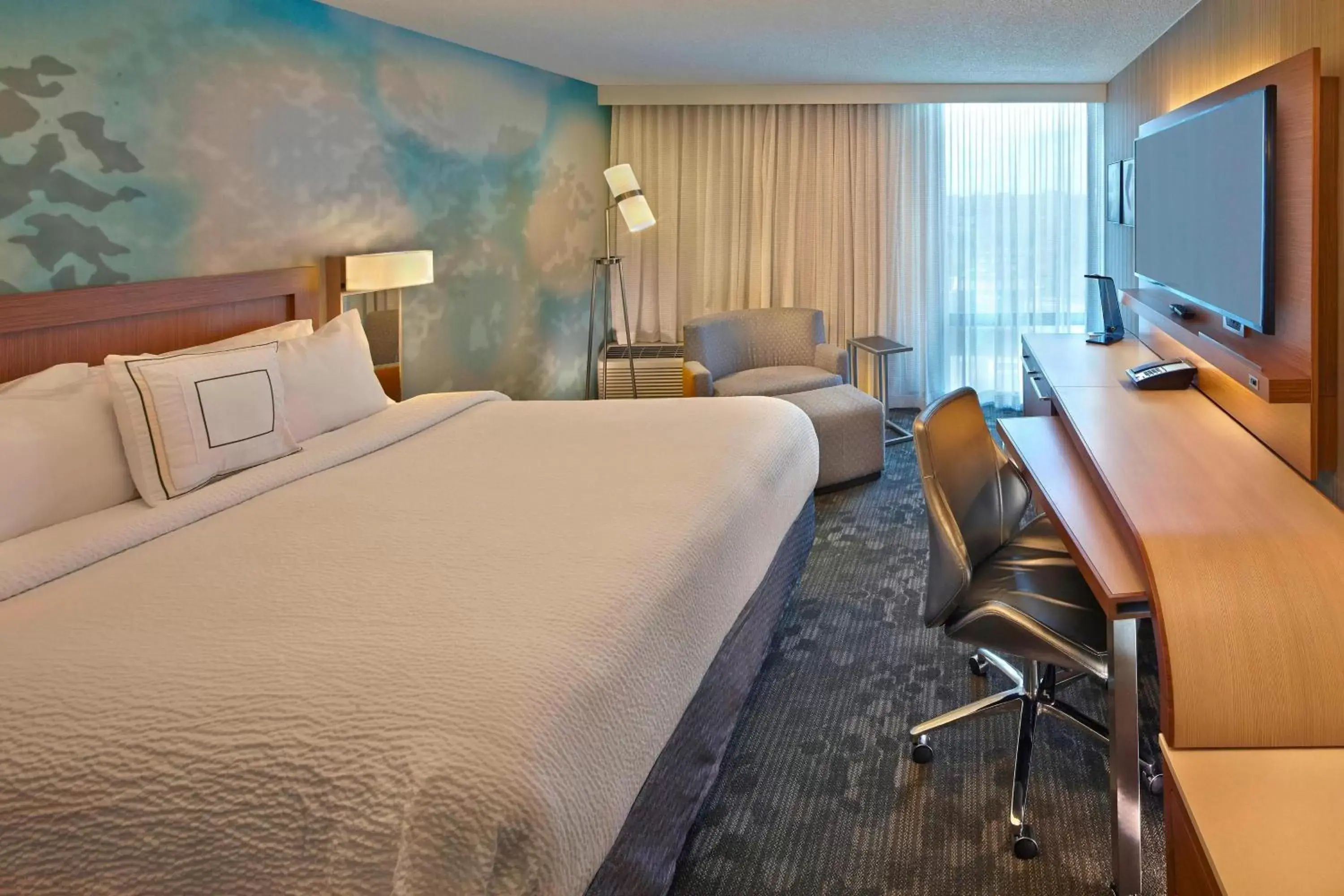 Photo of the whole room, Bed in Courtyard by Marriott Philadelphia City Avenue