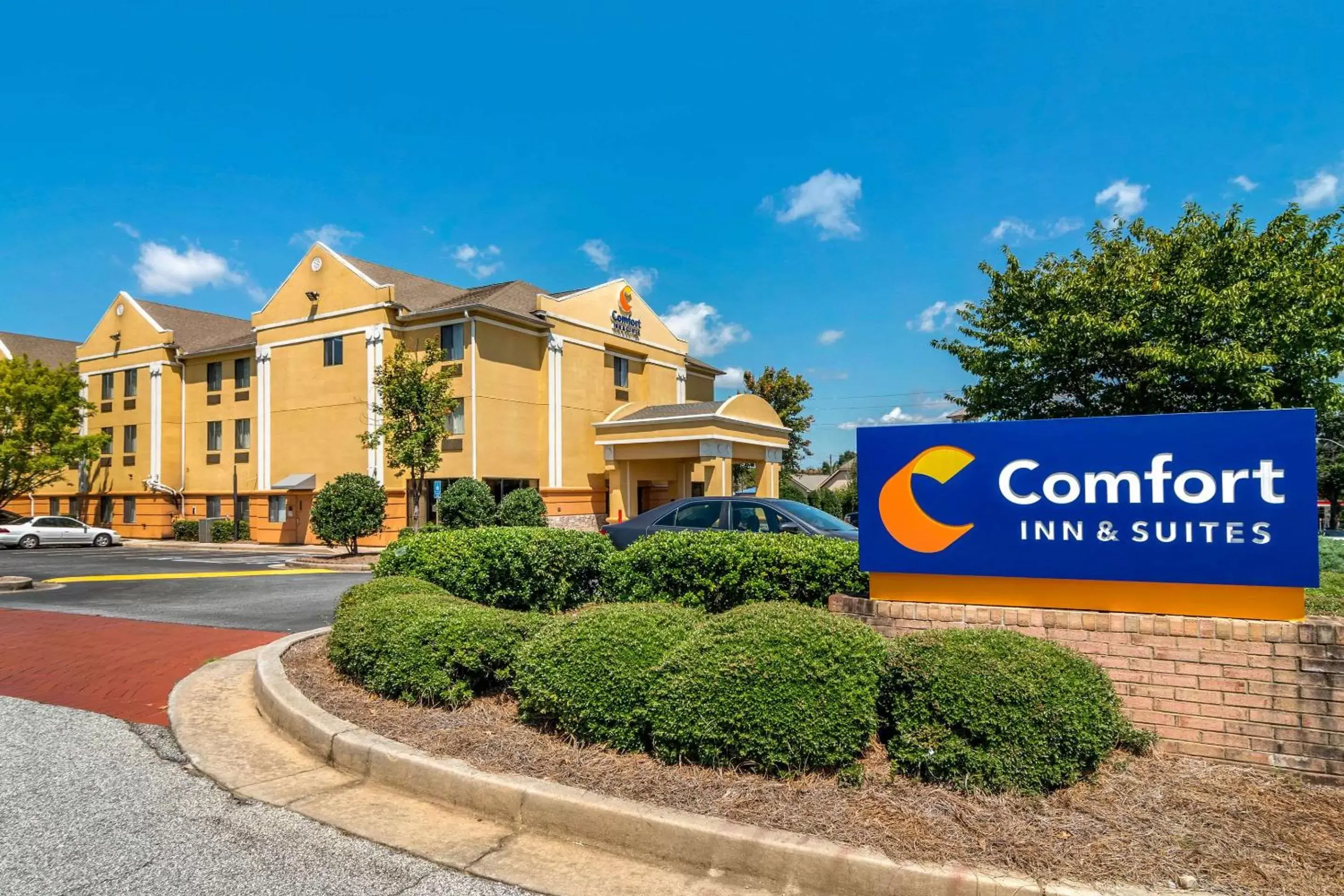 Property building in Comfort Inn & Suites Atlanta Smyrna