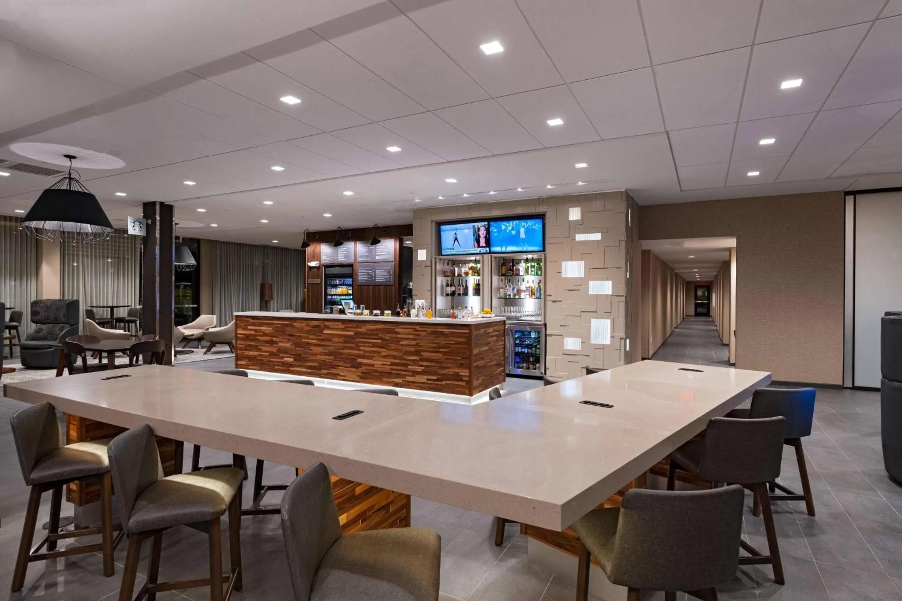 Restaurant/places to eat in Courtyard Dallas Grand Prairie