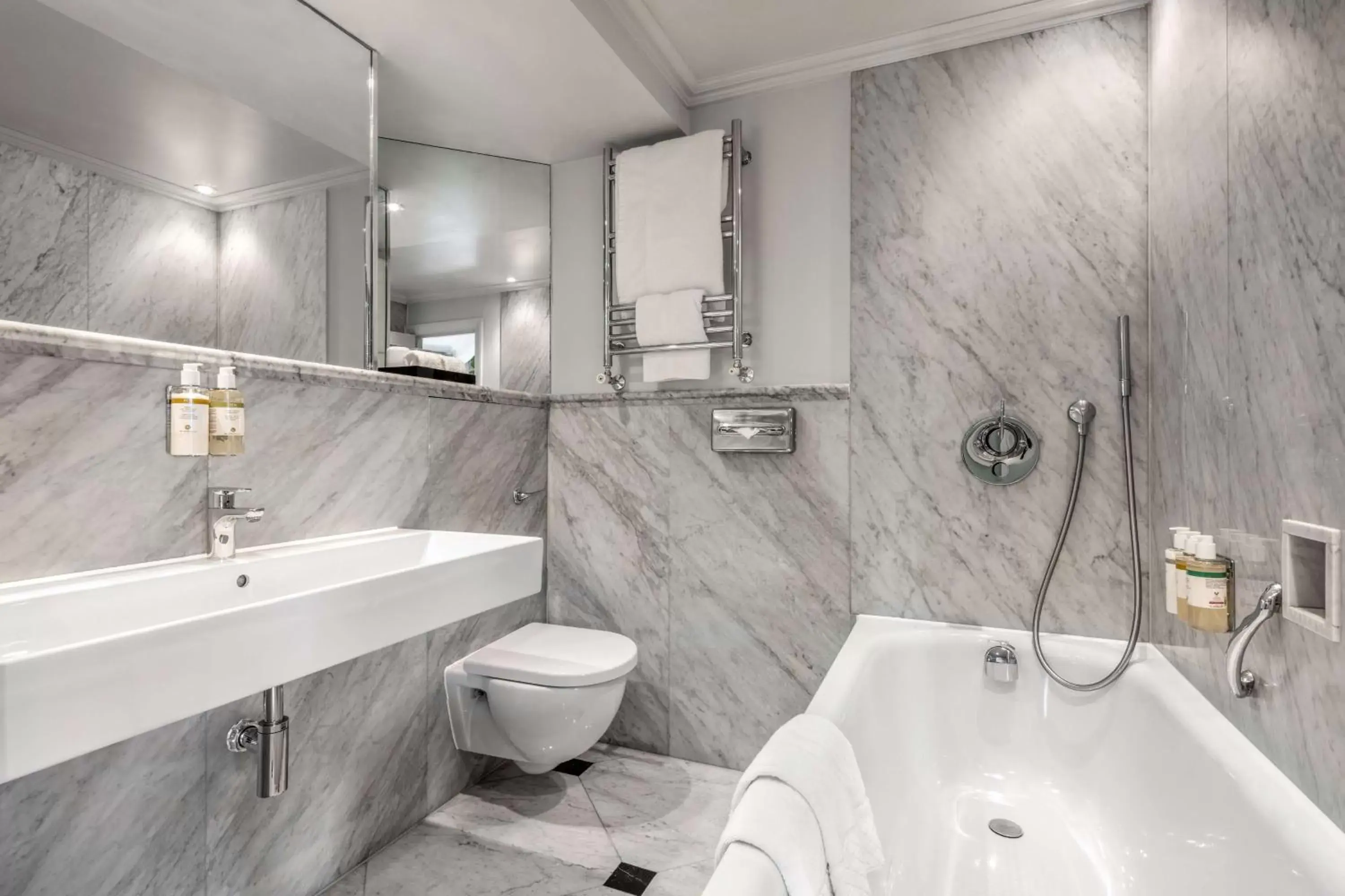 Bedroom, Bathroom in Radisson Blu Edwardian Kenilworth Hotel, London