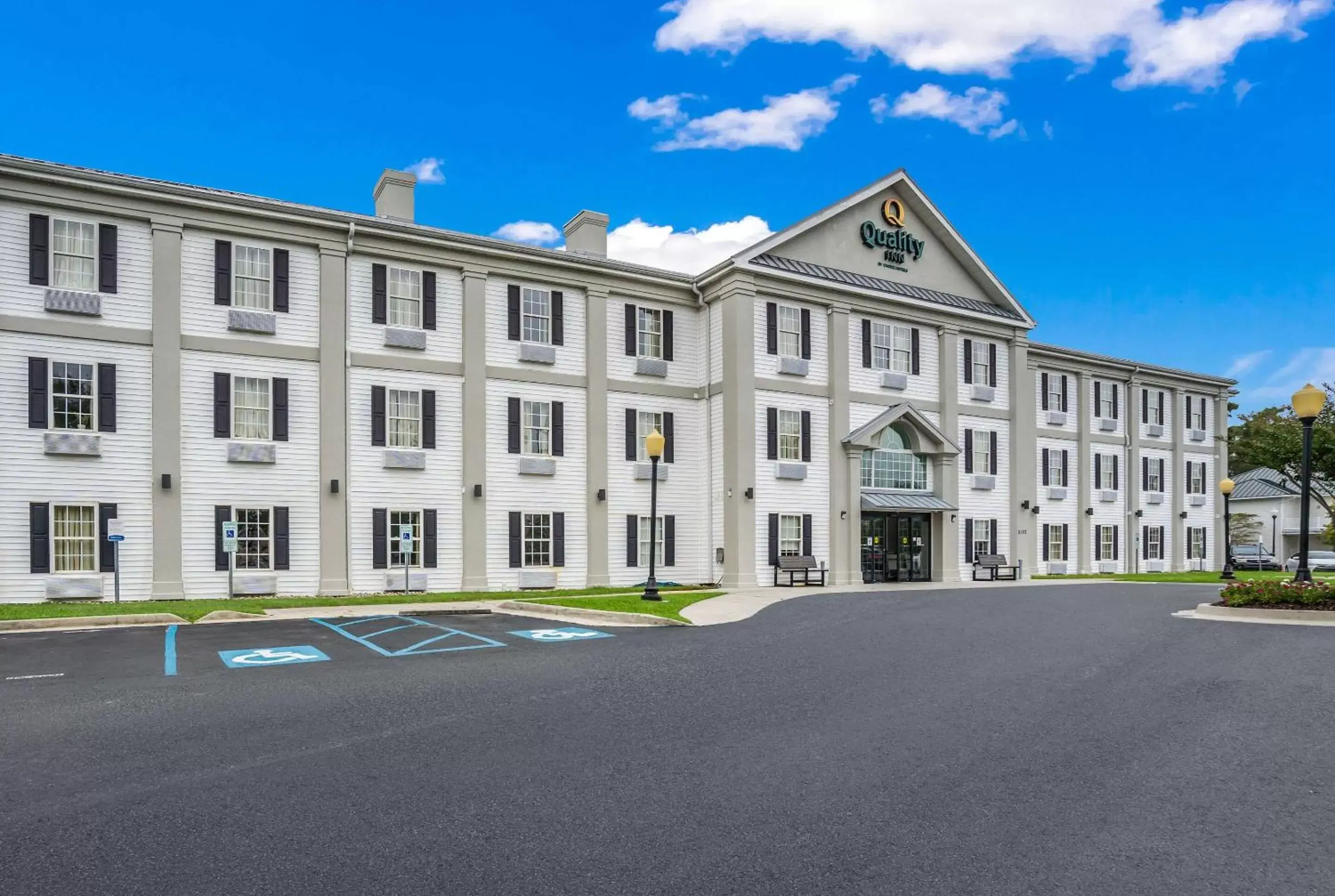 Property Building in Quality Inn Wilmington