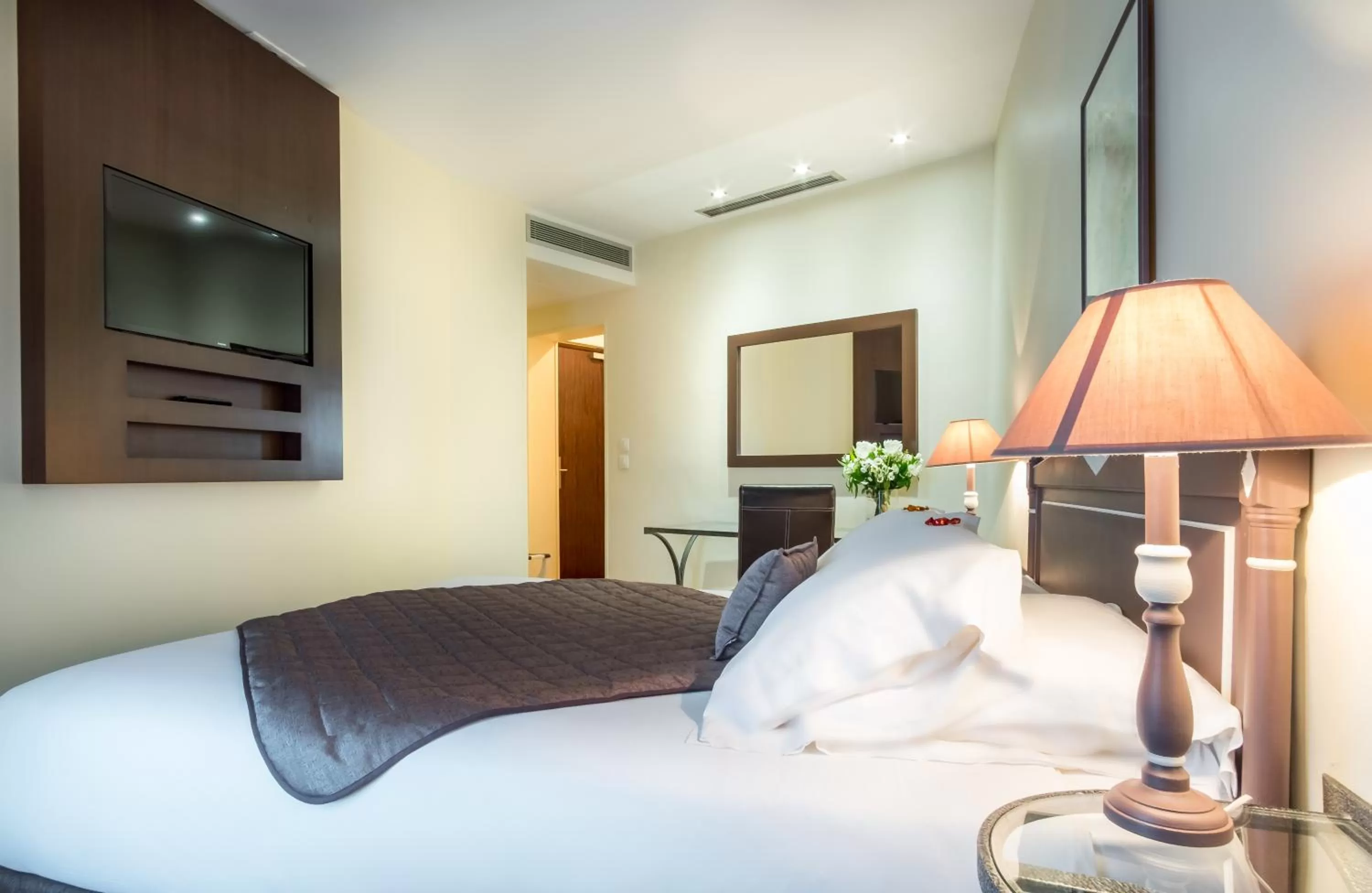 Bedroom, Bed in Waldorf Montparnasse