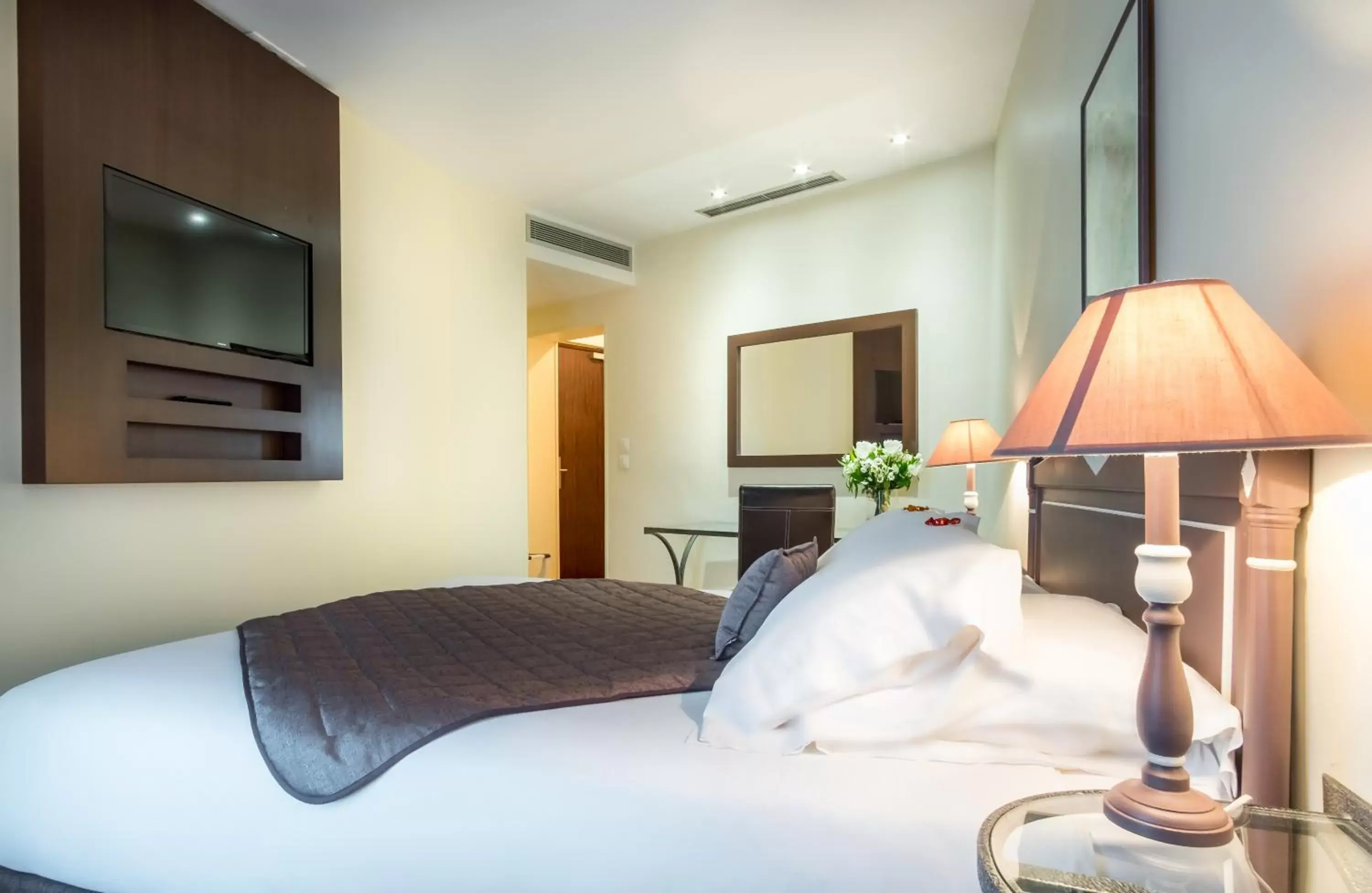 Bedroom, Bed in Waldorf Montparnasse Bedroom, Bed in Waldorf Montparnasse