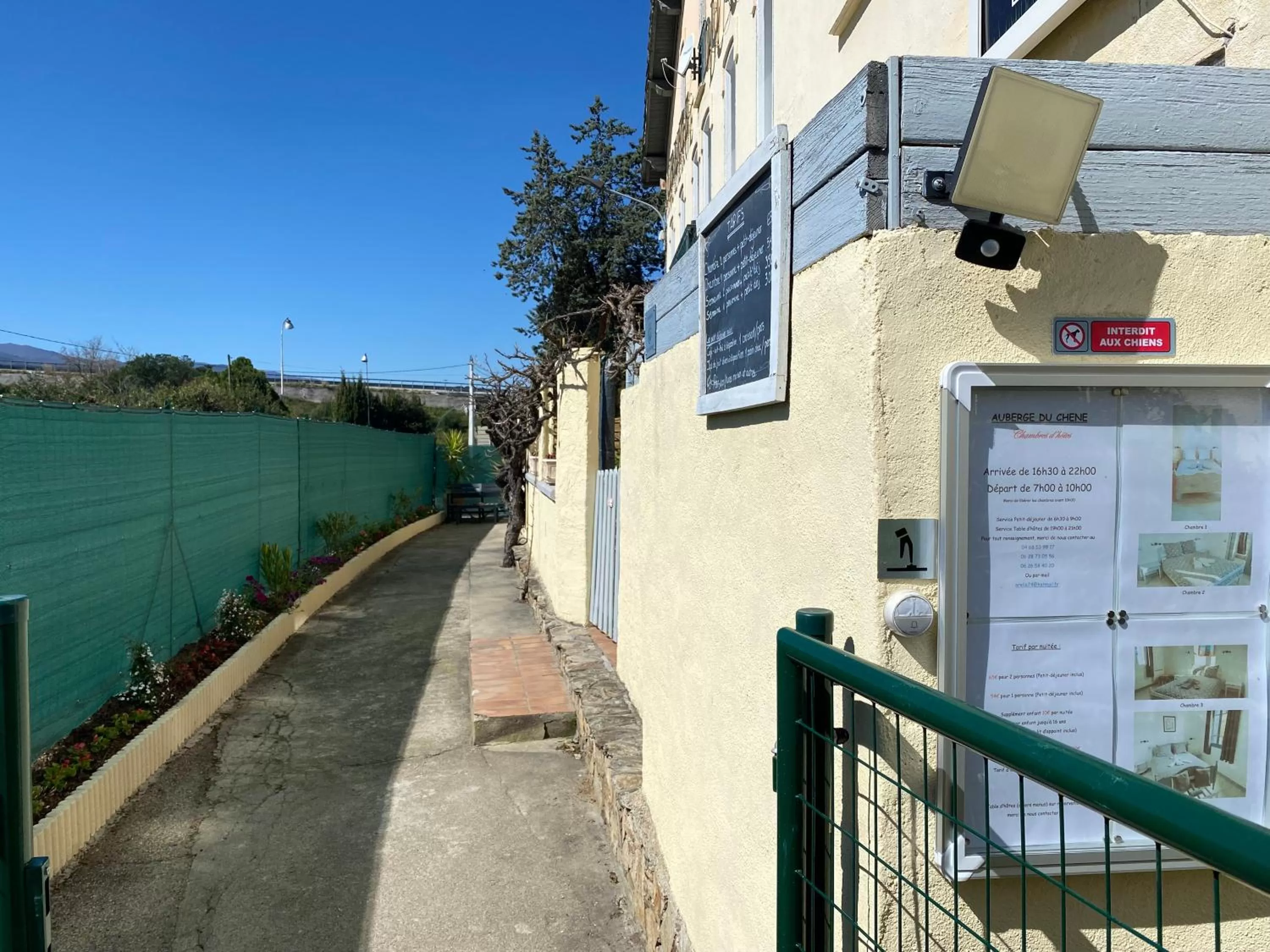 Facade/entrance in Auberge du Chêne