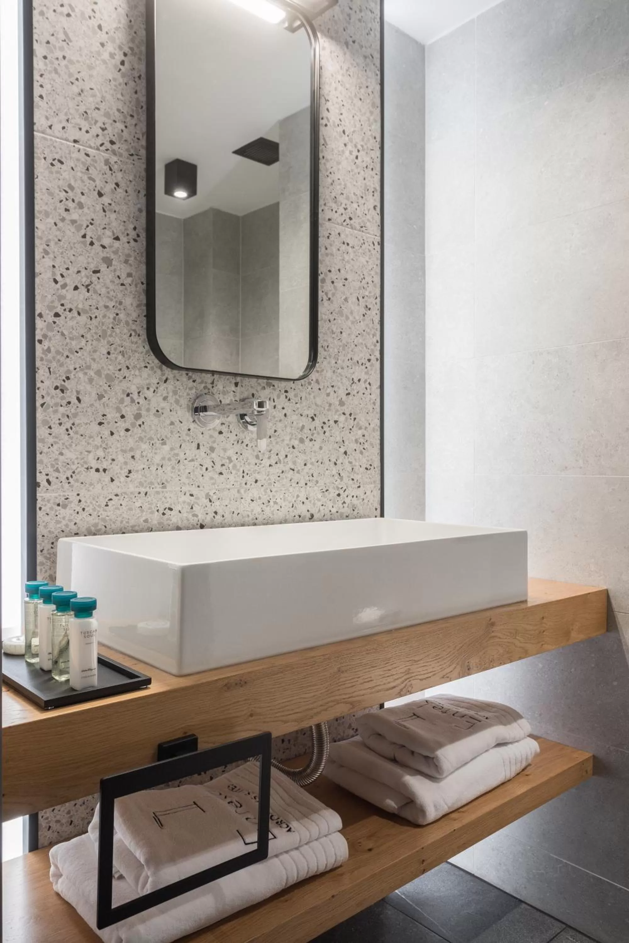 Toilet in 11 Enteka Acropolis Suites