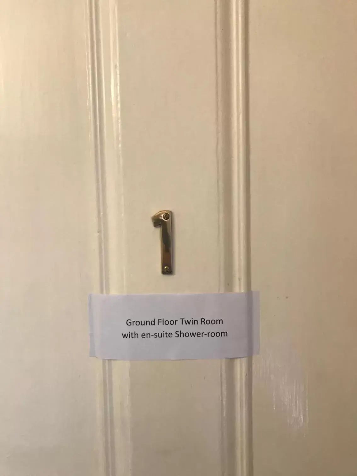 Twin Room with Private Bathroom in Seamore House Twin Room with Private Bathroom in Seamore House