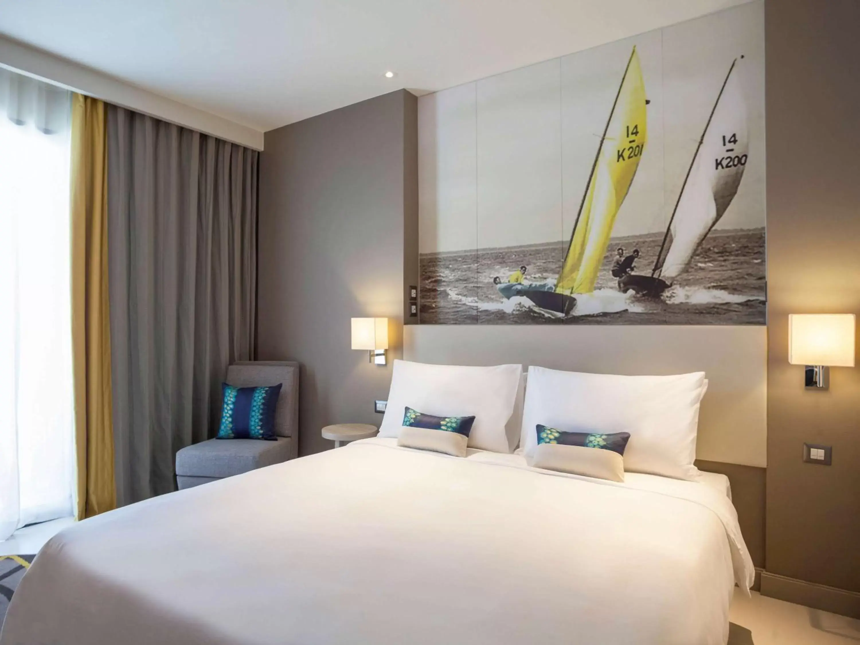 Photo of the whole room, Bed in Mercure Pattaya Ocean Resort
