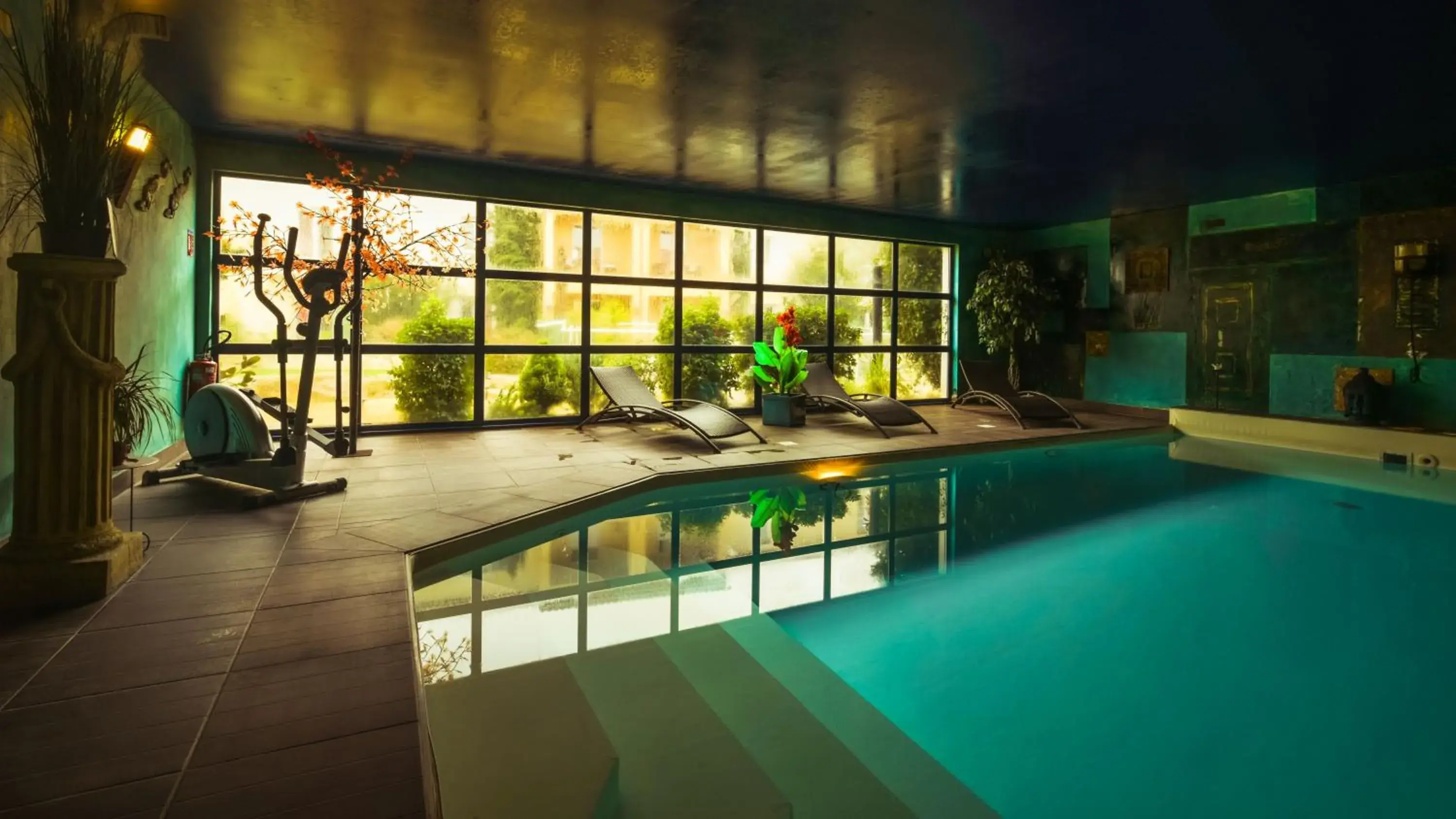 Swimming Pool in Hotel Le Village Provencal