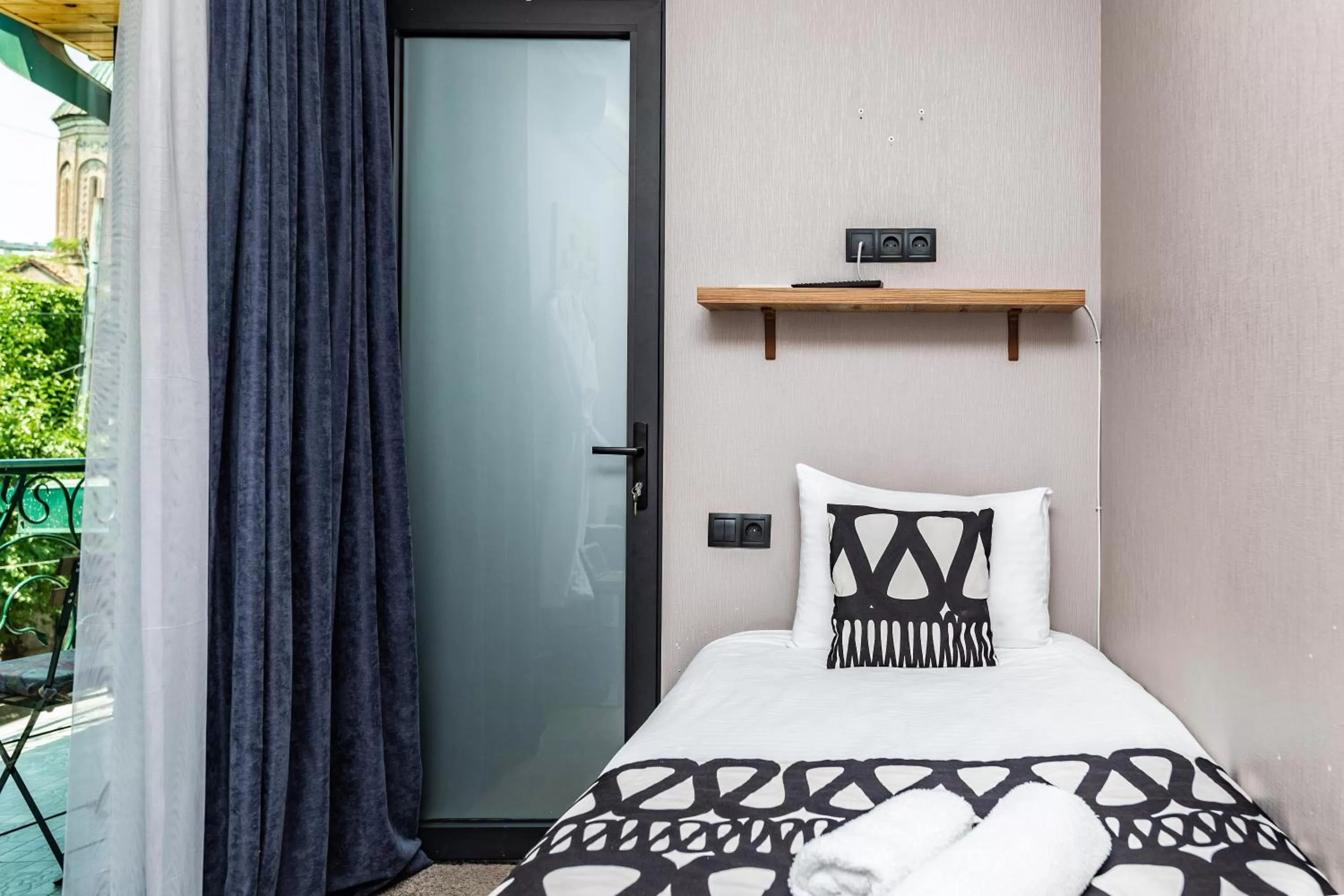 Bed in Old Side Corner