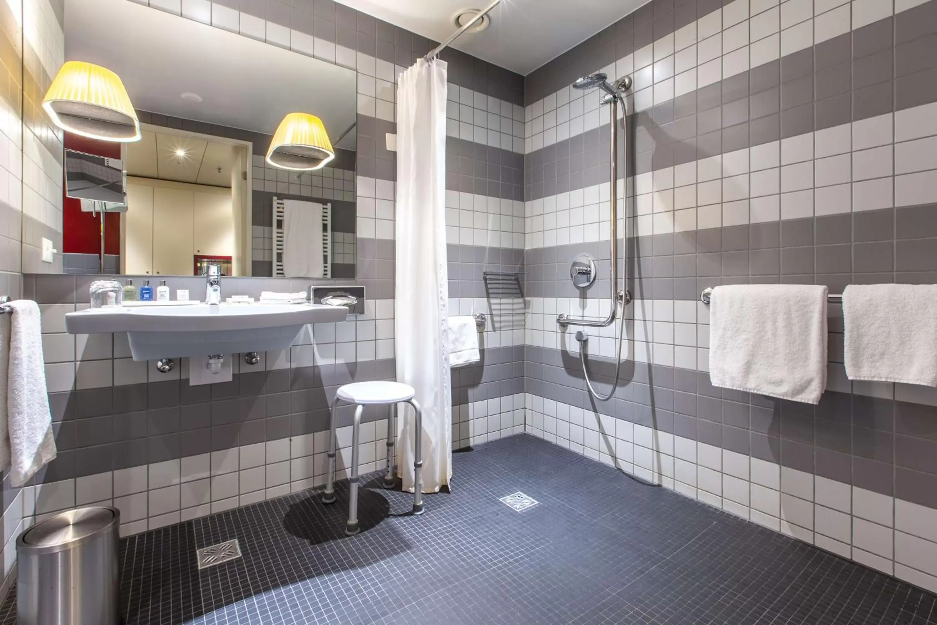 Bathroom in Radisson Blu Hotel Zurich Airport