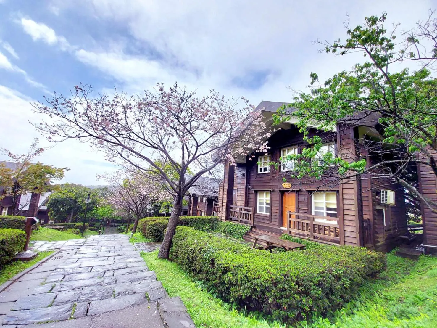 Property building in Yanmin Hot Spring Resort