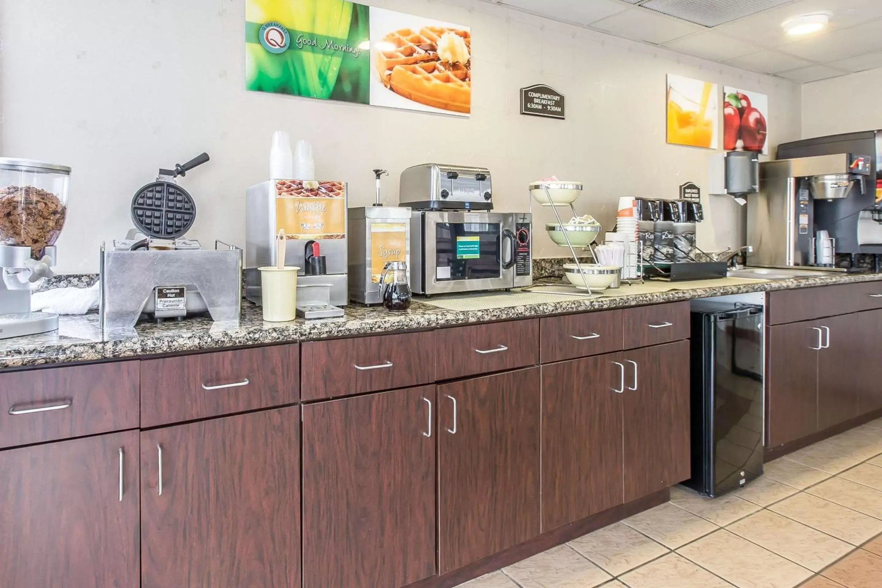Restaurant/places to eat, Kitchen/Kitchenette in Quality Inn Montgomery South