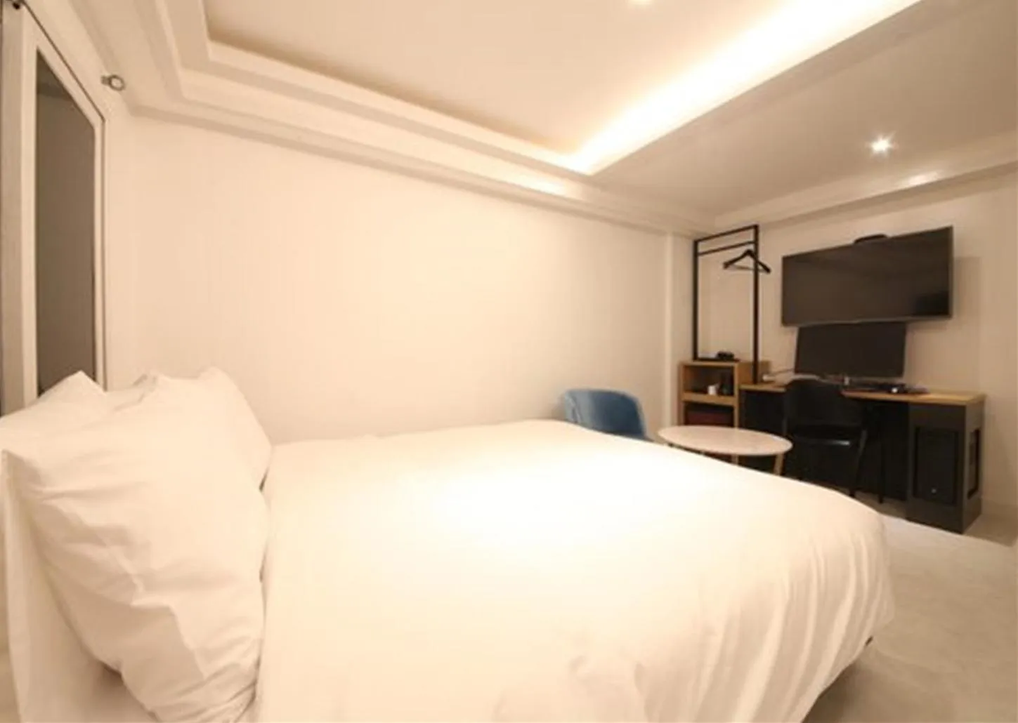 Photo of the whole room, Bed in Busan Seomyeon Business Hotel J7