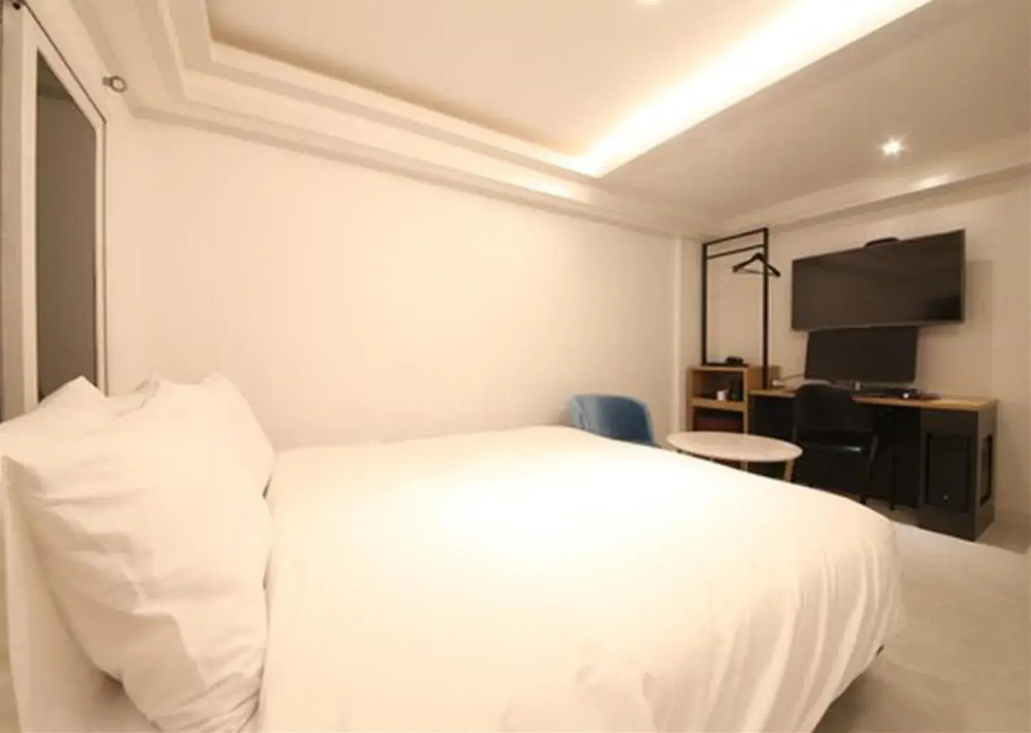 Photo of the whole room, Bed in Busan Seomyeon Business Hotel J7                                                                