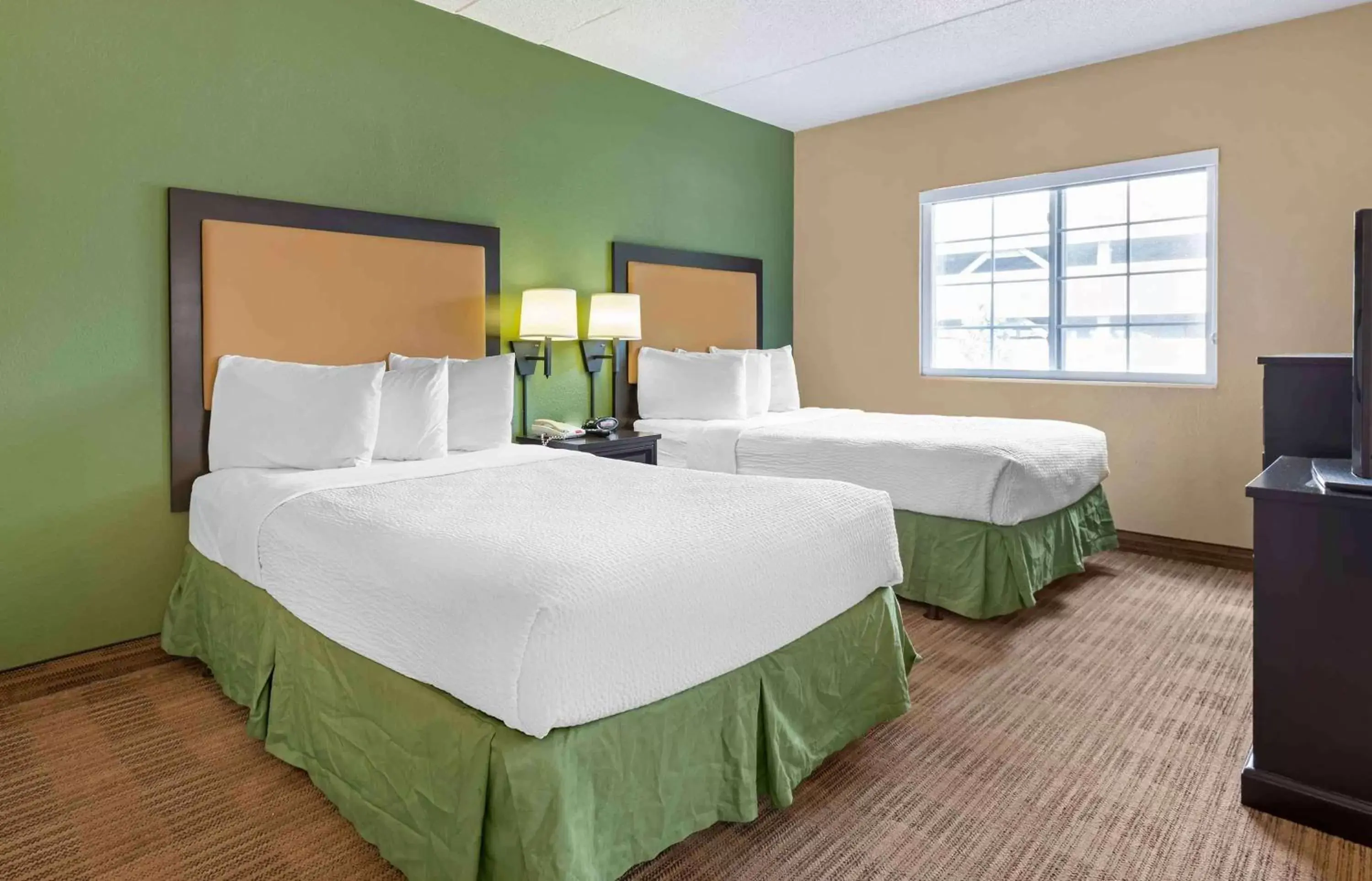 Bedroom, Bed in Extended Stay America Suites - Secaucus - New York City Area