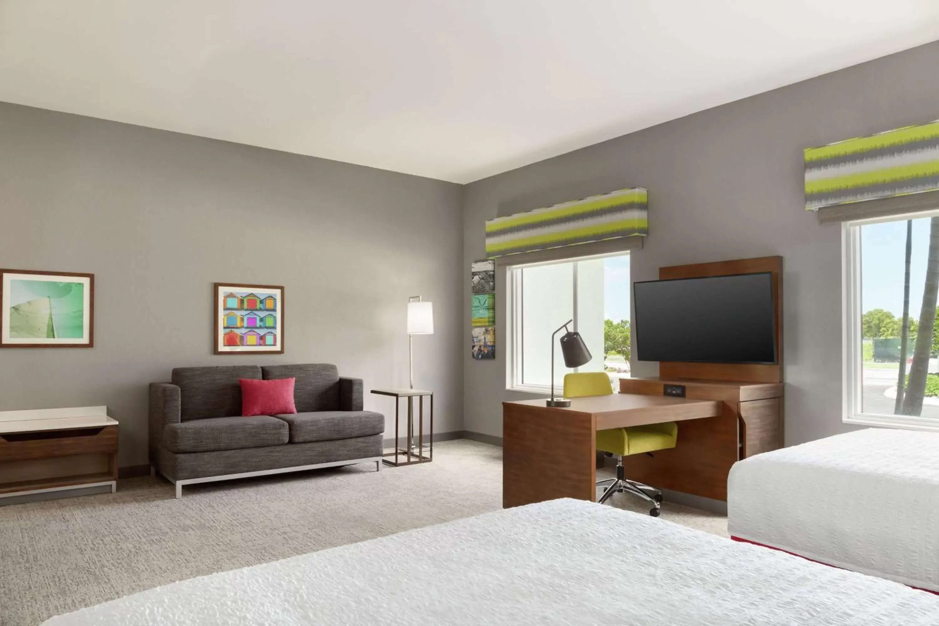 Bedroom, TV/Entertainment Center in Hampton Inn & Suites Miami, Kendall, Executive Airport