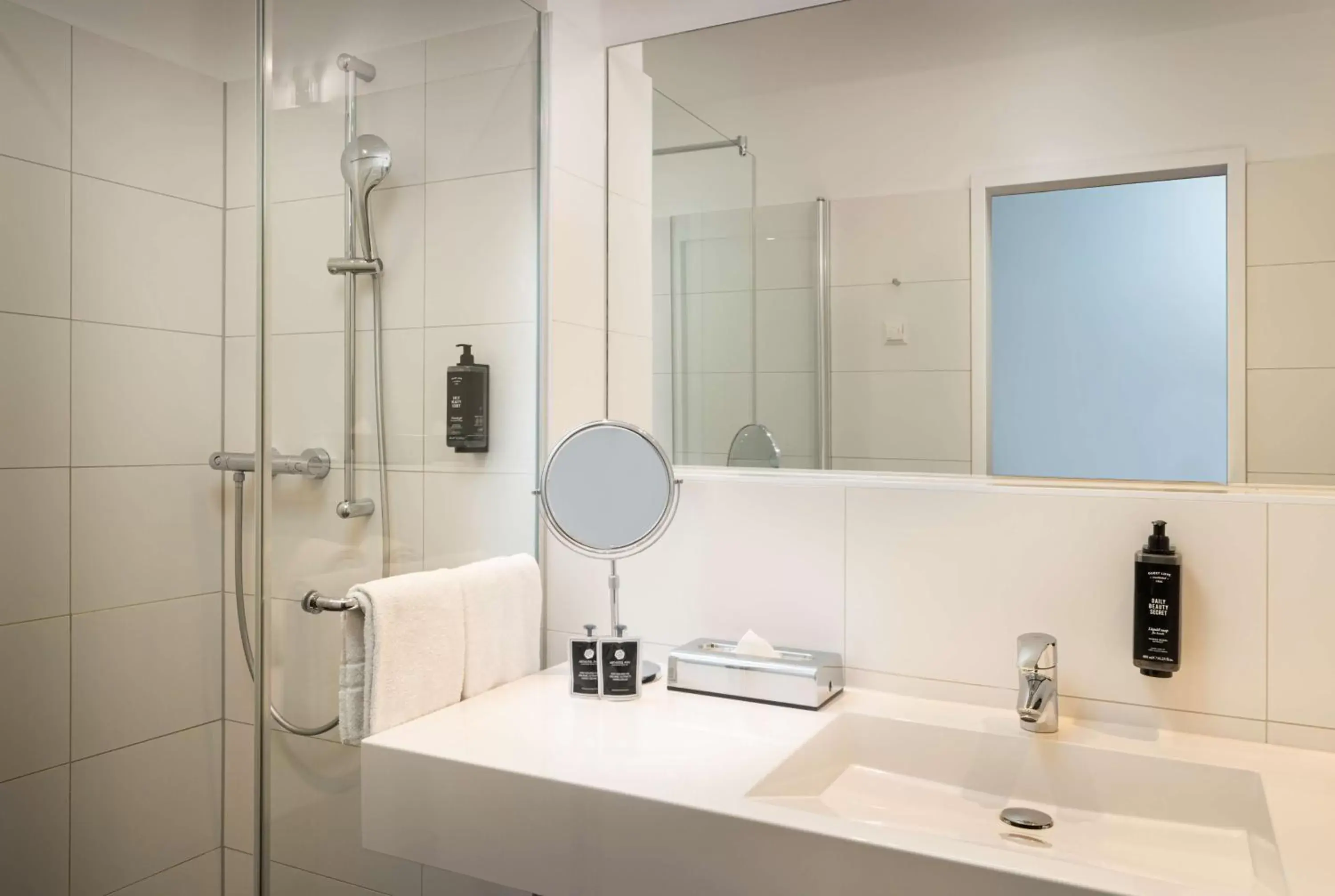 Double Room in elaya hotel leipzig city center, ehemals Arthotel ANA Symphonie Double Room in elaya hotel leipzig city center, ehemals Arthotel ANA Symphonie