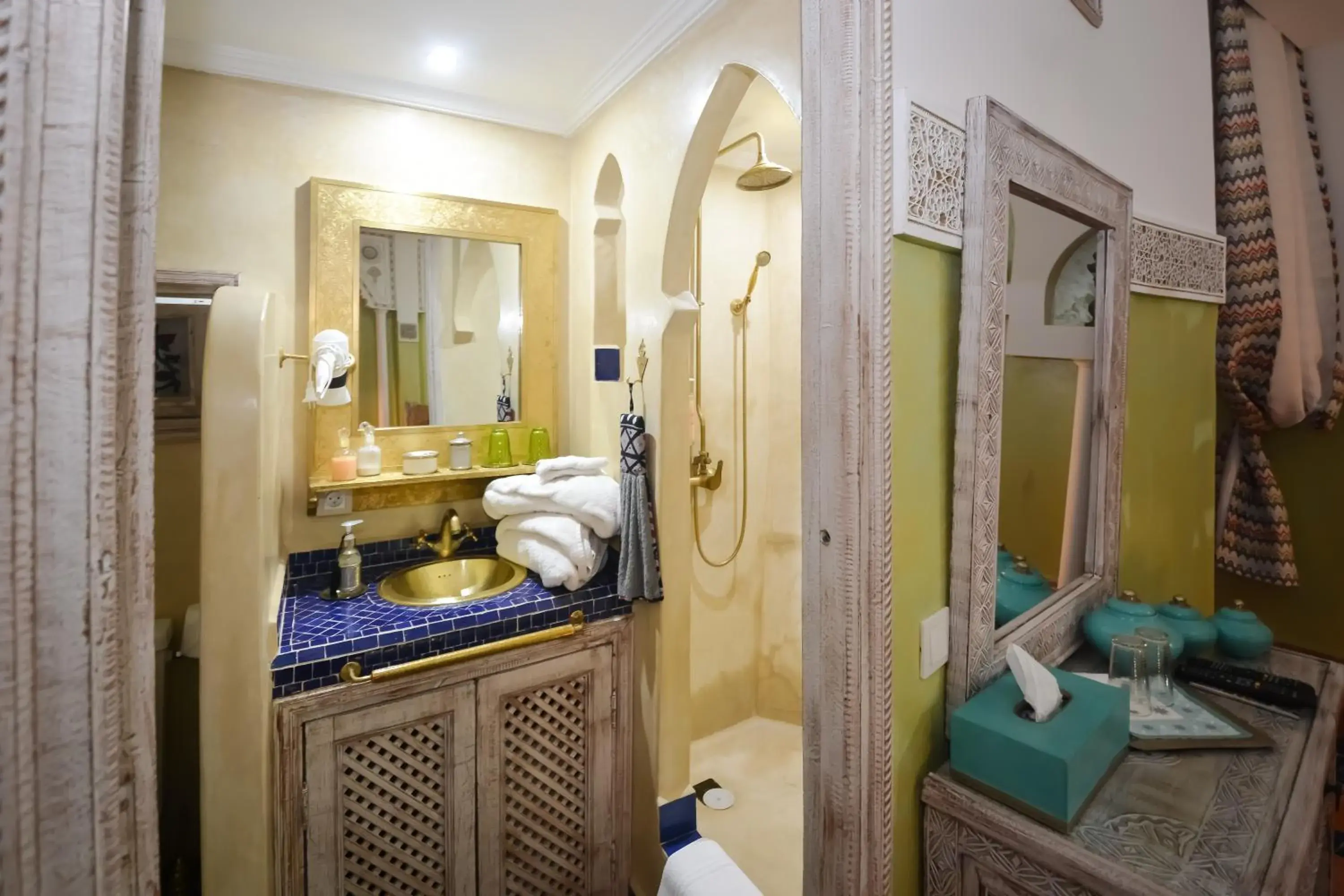 Bedroom, Bathroom in Riad Eloise