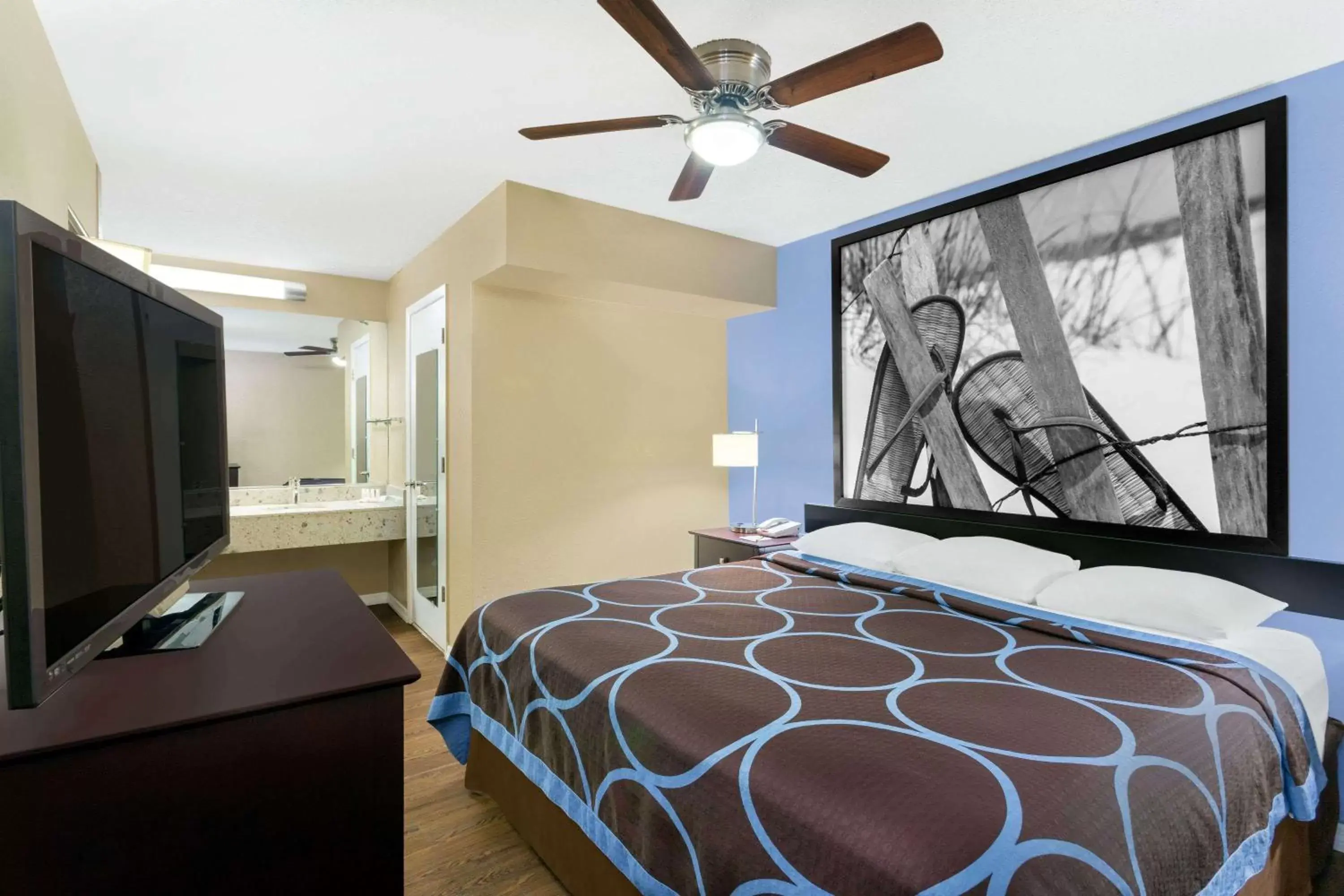 Photo of the whole room, Bed in Super 8 by Wyndham Ellenton Bradenton Area