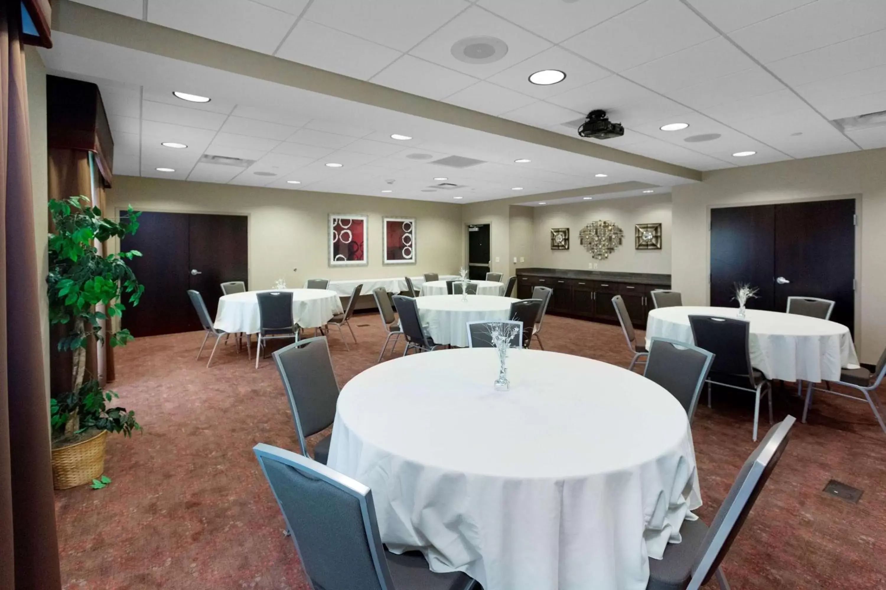 Meeting/conference room, Restaurant/Places to Eat in Hampton Inn Butler