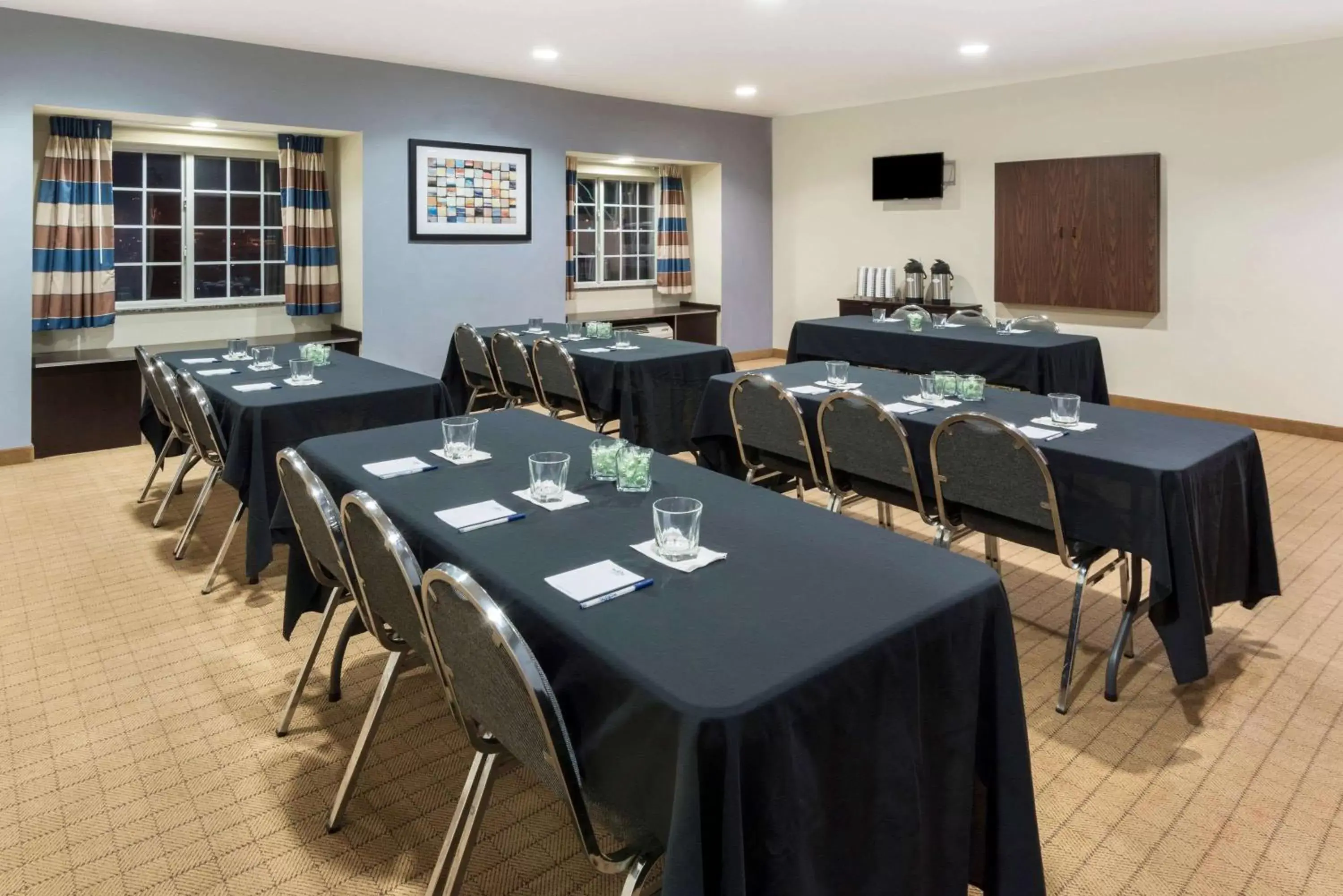 Meeting/conference room in Microtel Inn and Suites Baton Rouge Airport