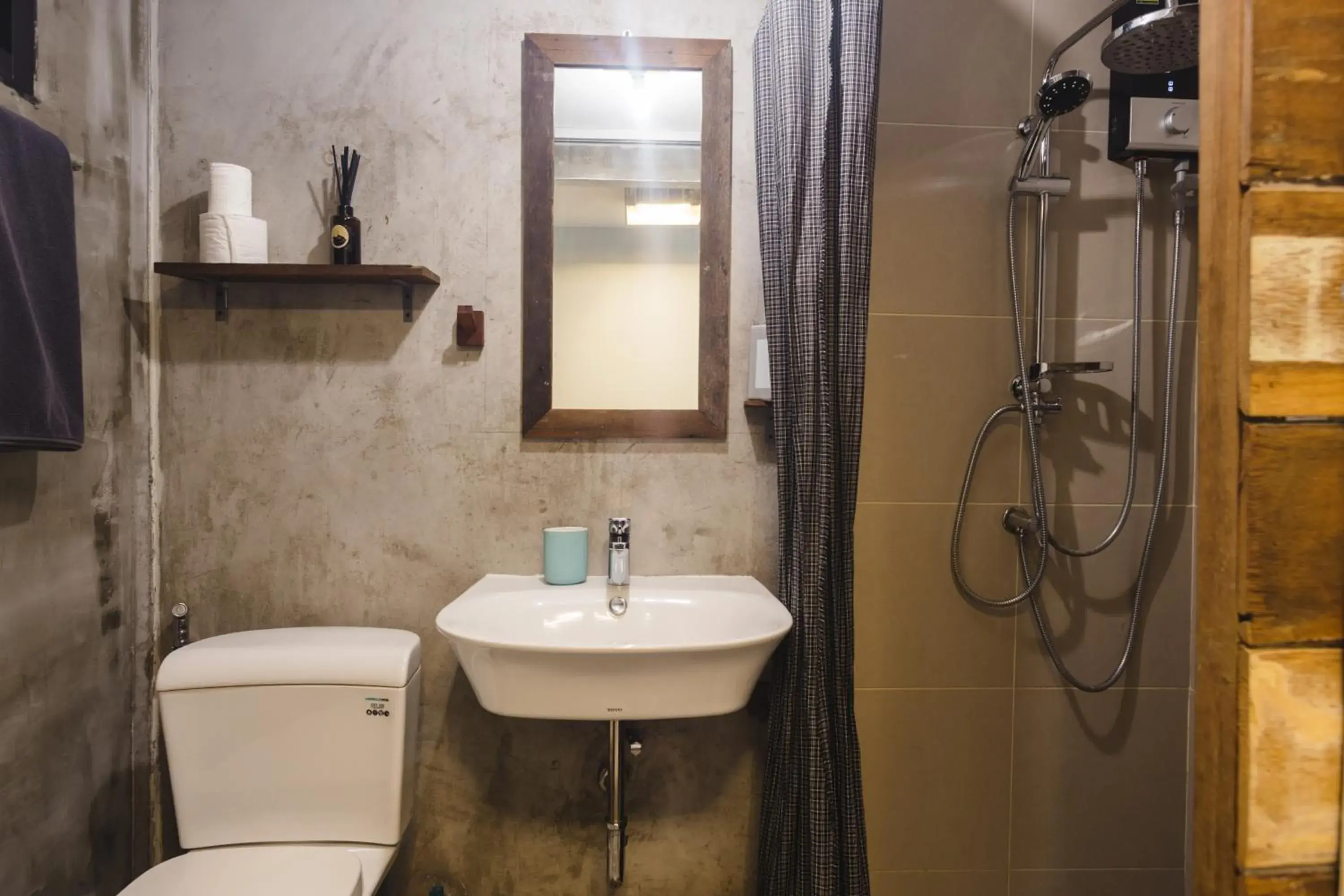 Shower, Bathroom in The Yard Hostel Bangkok