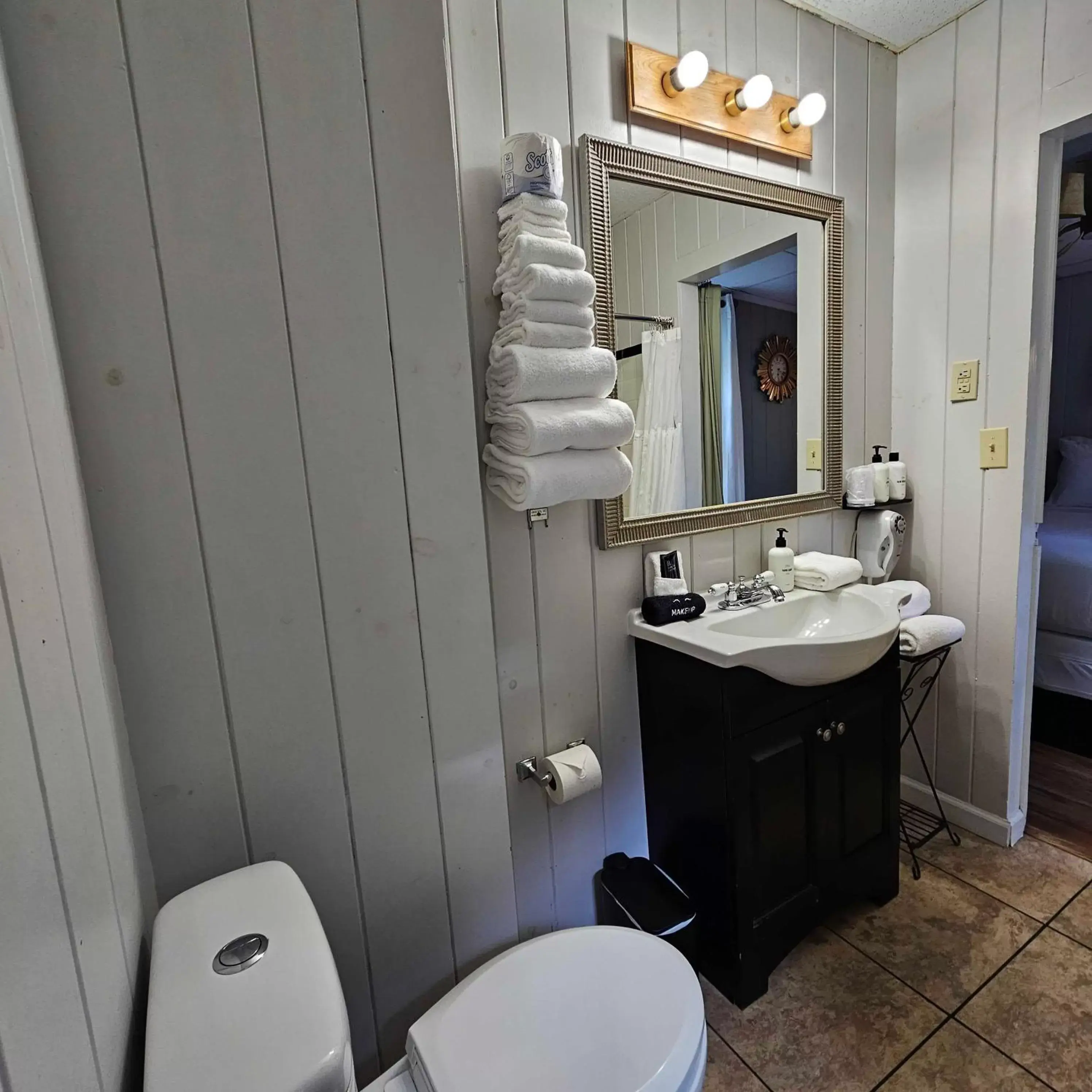 Bathroom in CedarWood Inn