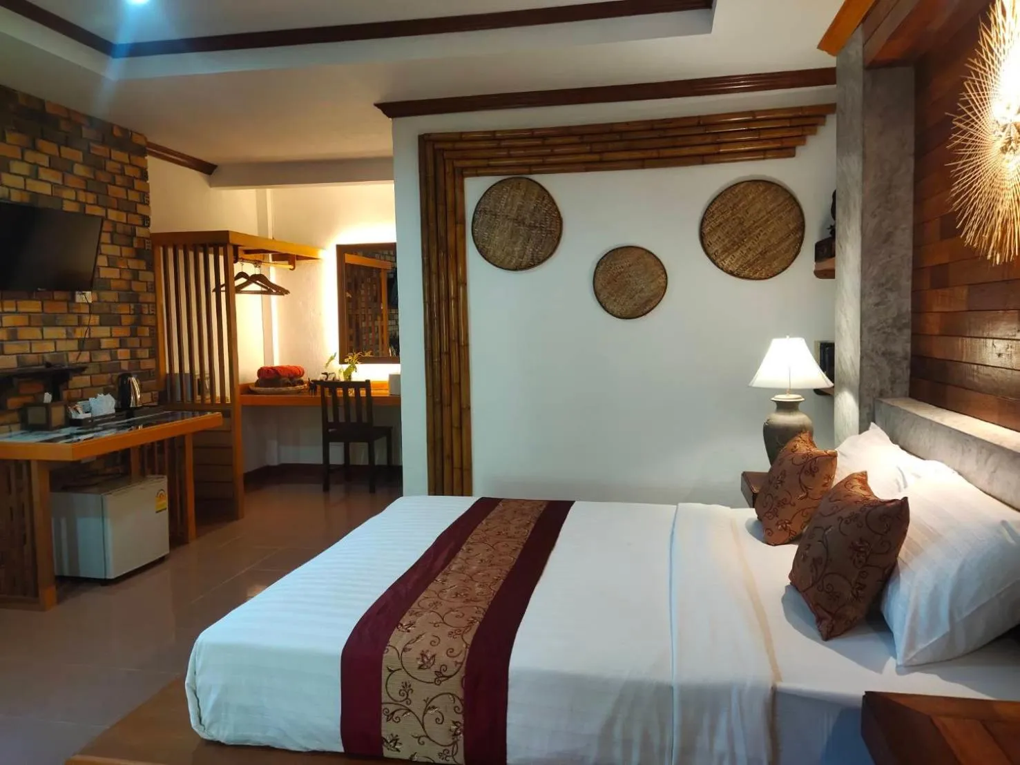 Bed in Lanta Riviera Beach Resort