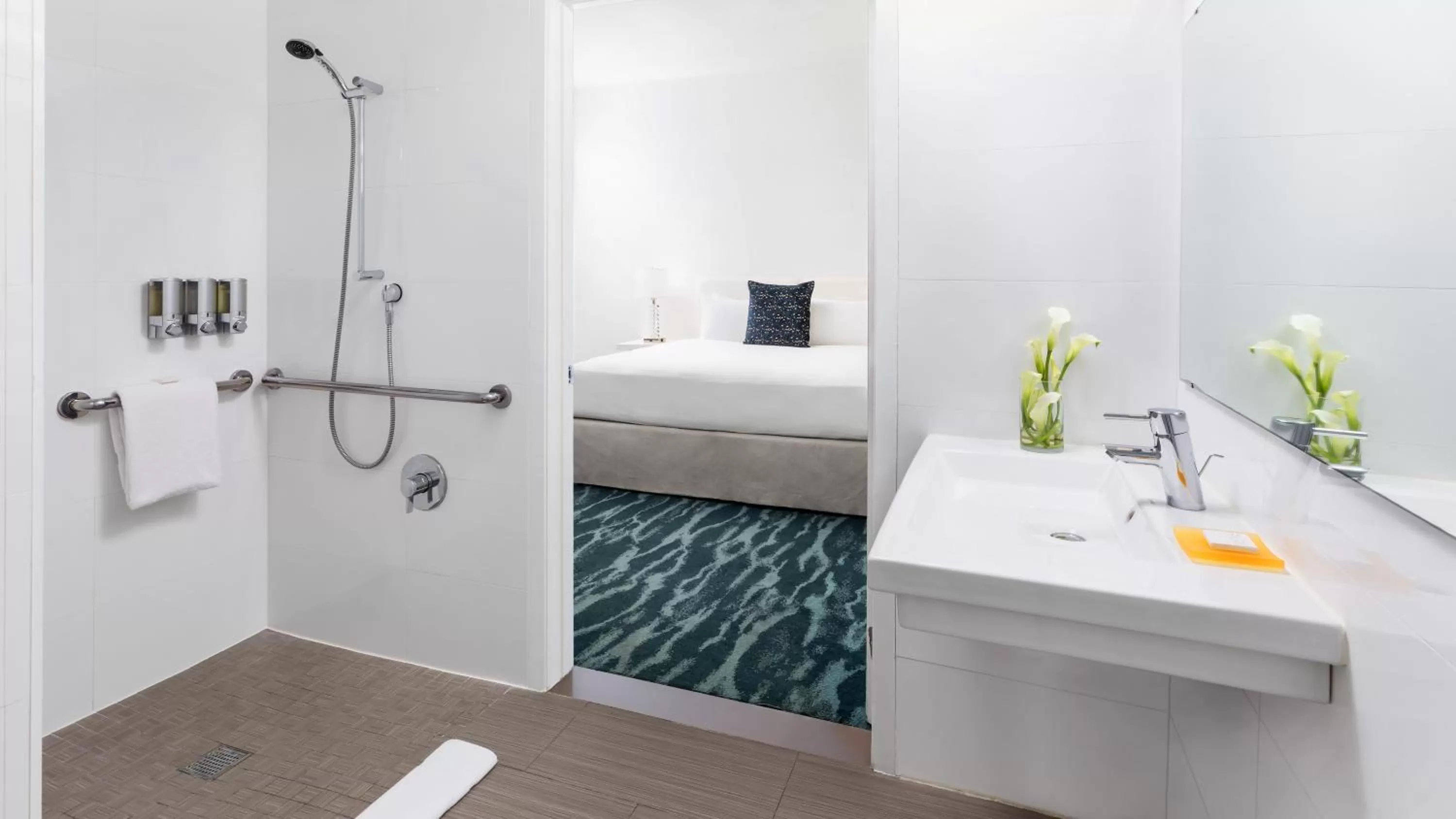 Bathroom, Bed in YVE Hotel Miami