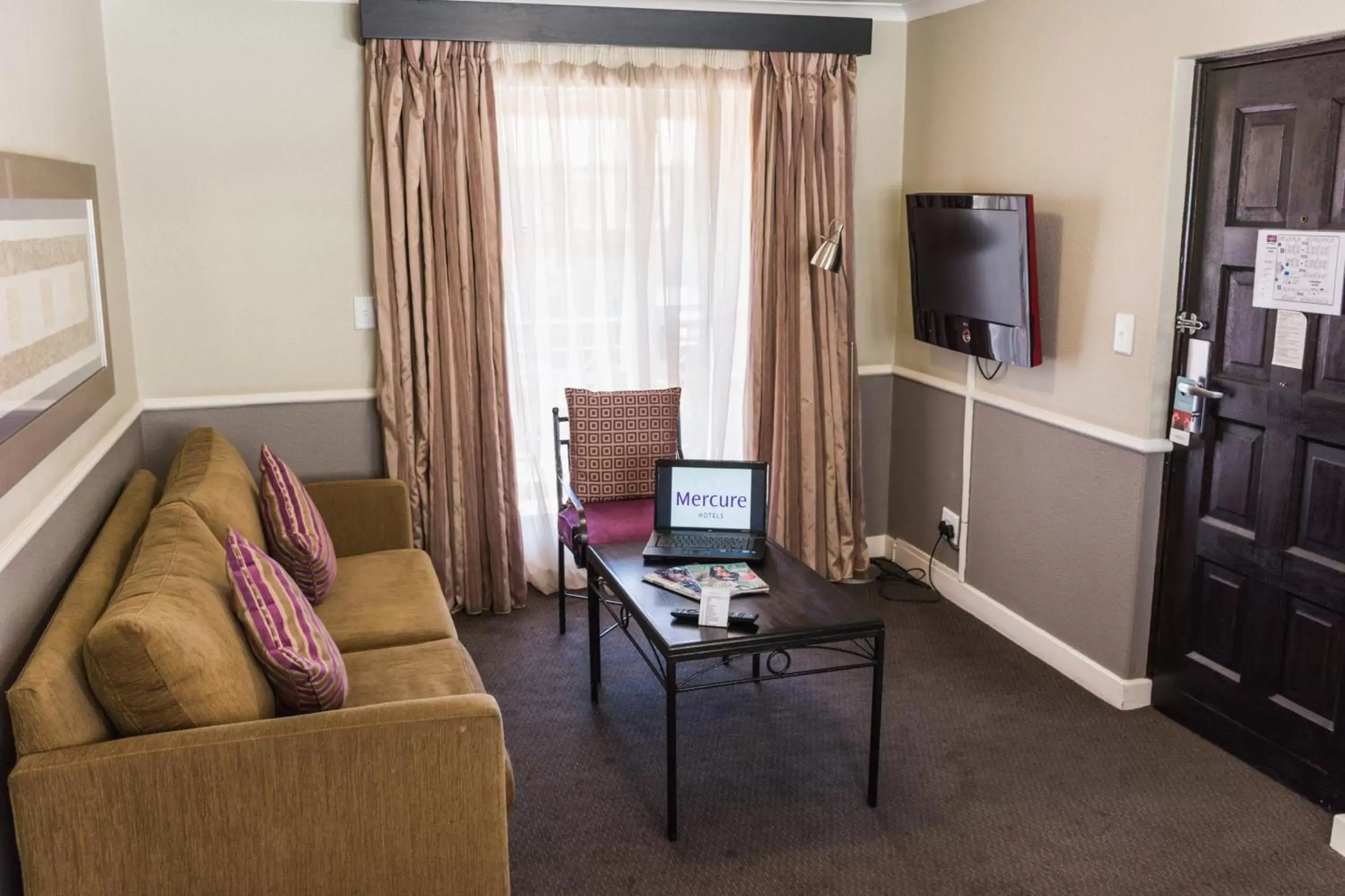 Living room, Seating Area in Mercure Hotel Bedfordview