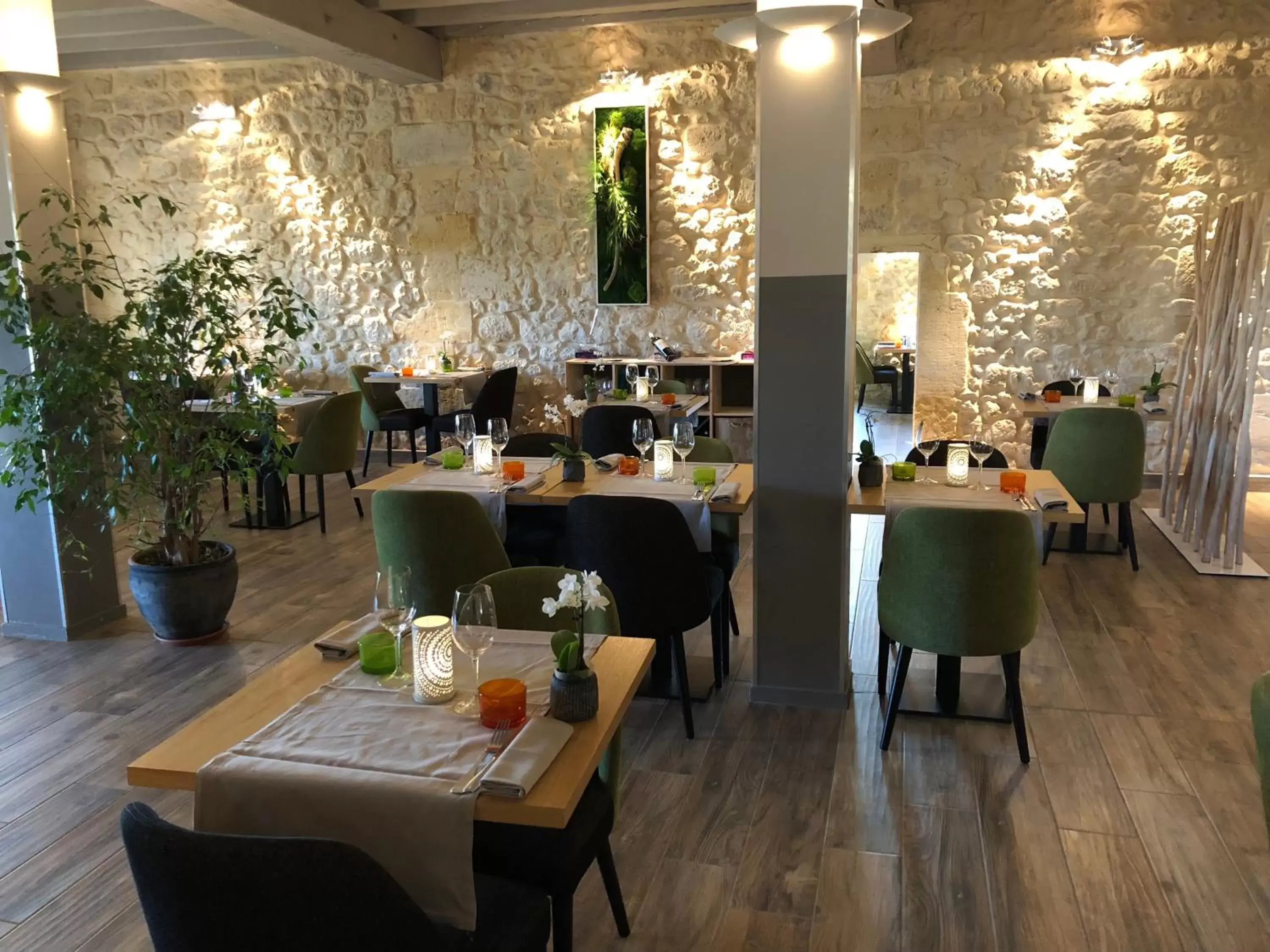 Restaurant/Places to Eat in Les Secrets Château Pey La Tour - Groupe LOGIS HOTELS